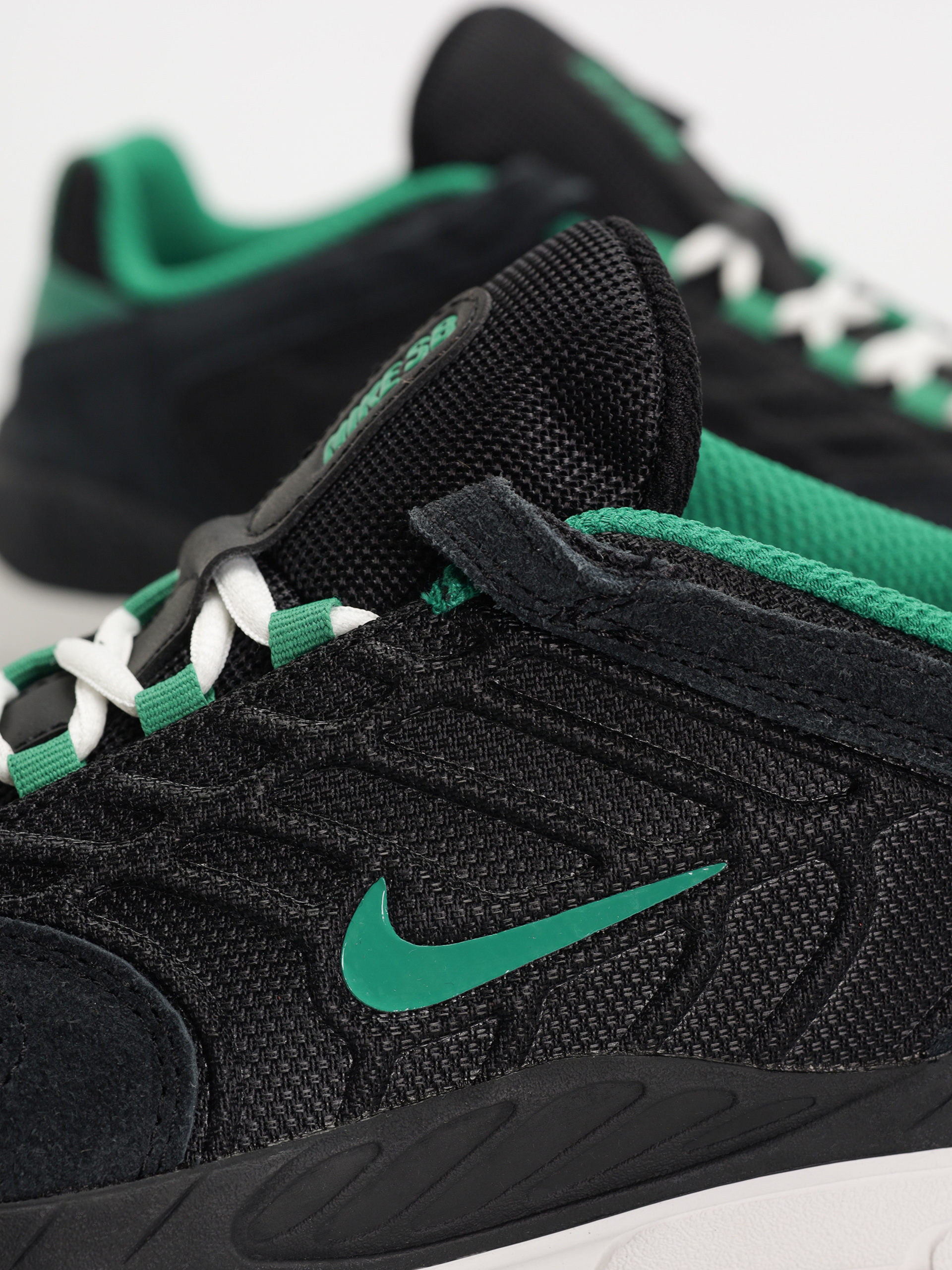 Nike SB Vertebrae Schuhe (black/malachite black summit white)