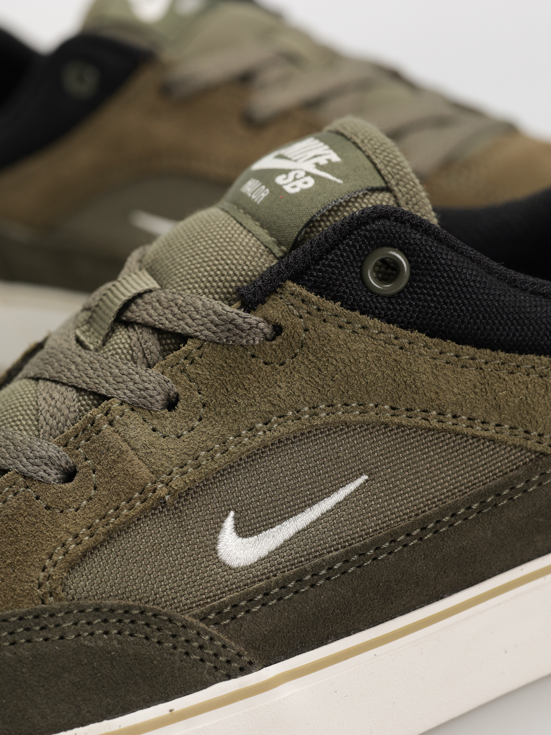 Nike SB Malor Schuhe (medium olive/sail cargo khaki black)