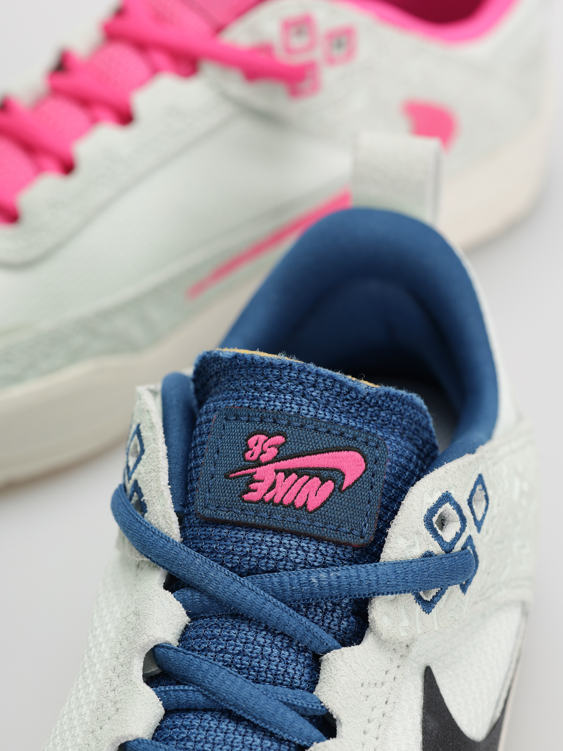 Nike SB Day One SE JR Shoes (sail/black barely green fierce pink)