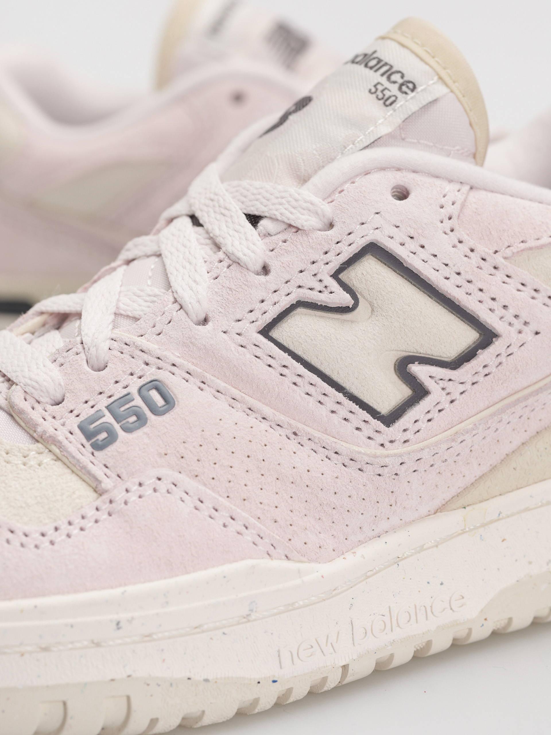 New Balance 550 Wmn Shoes (linen)