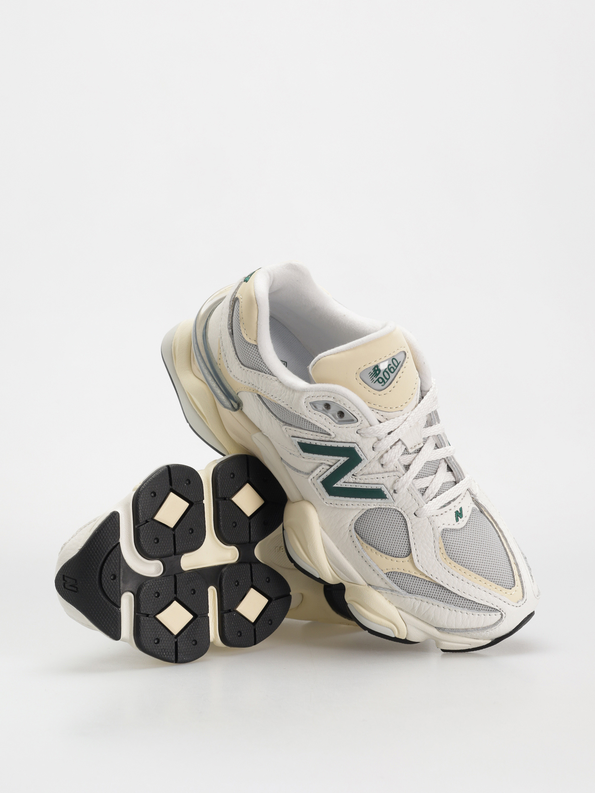 New Balance 9060 Shoes (sea salt)