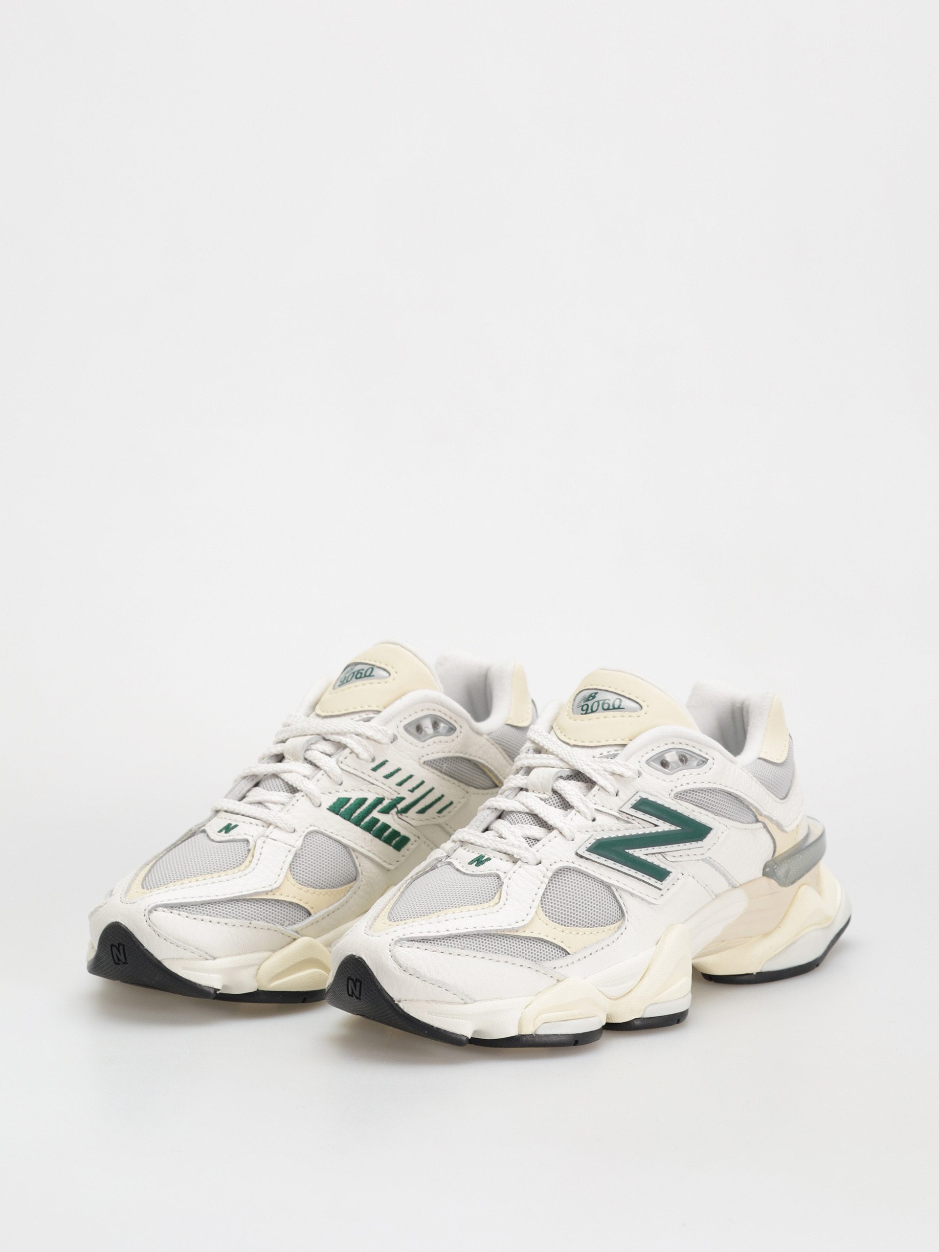 New Balance 9060 Shoes (sea salt)