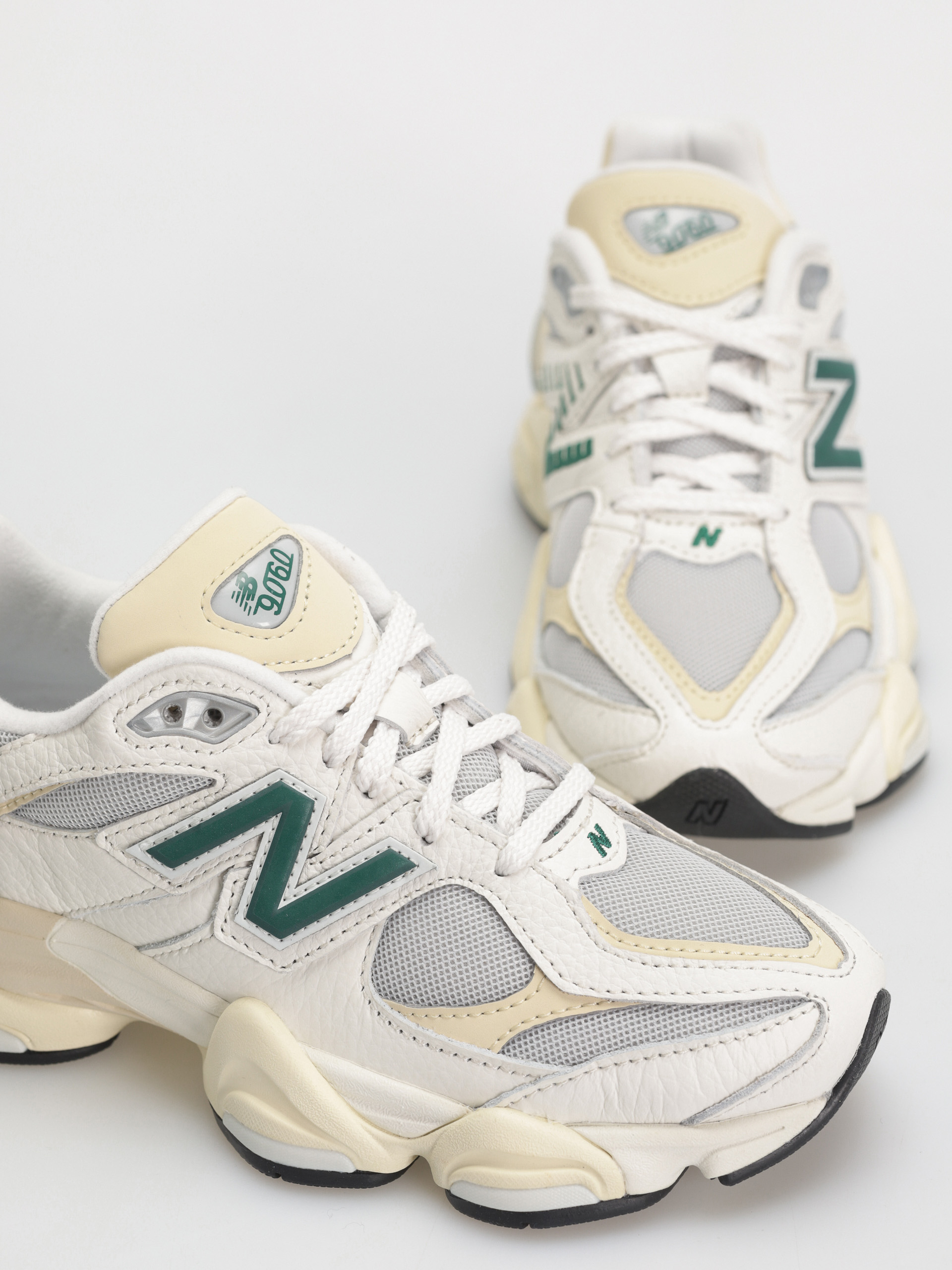 New Balance 9060 Shoes (sea salt)