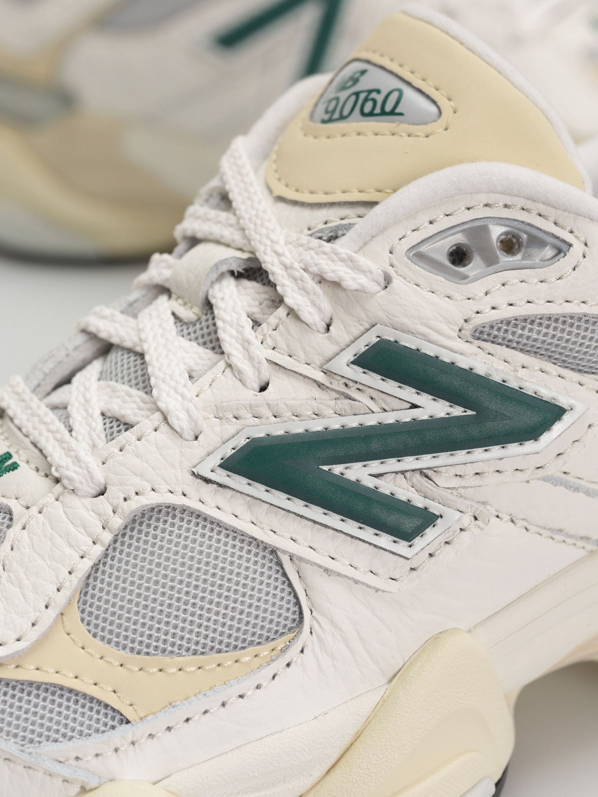 New Balance 9060 Shoes (sea salt)