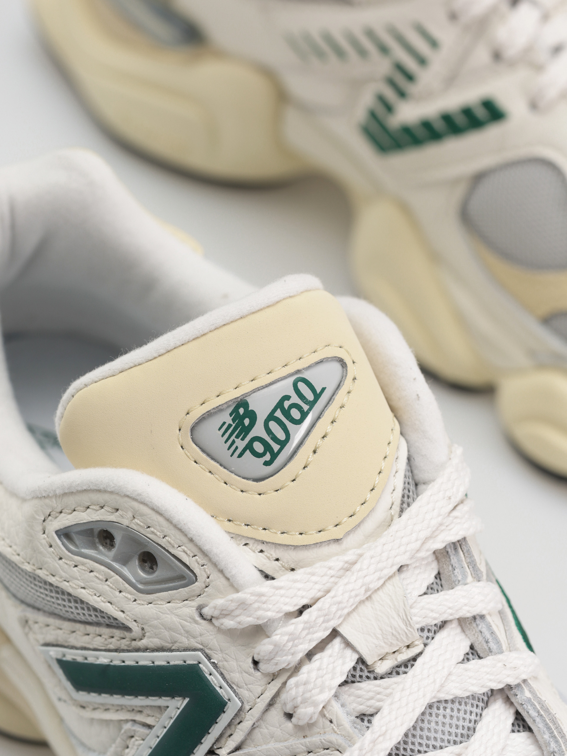 New Balance 9060 Shoes (sea salt)