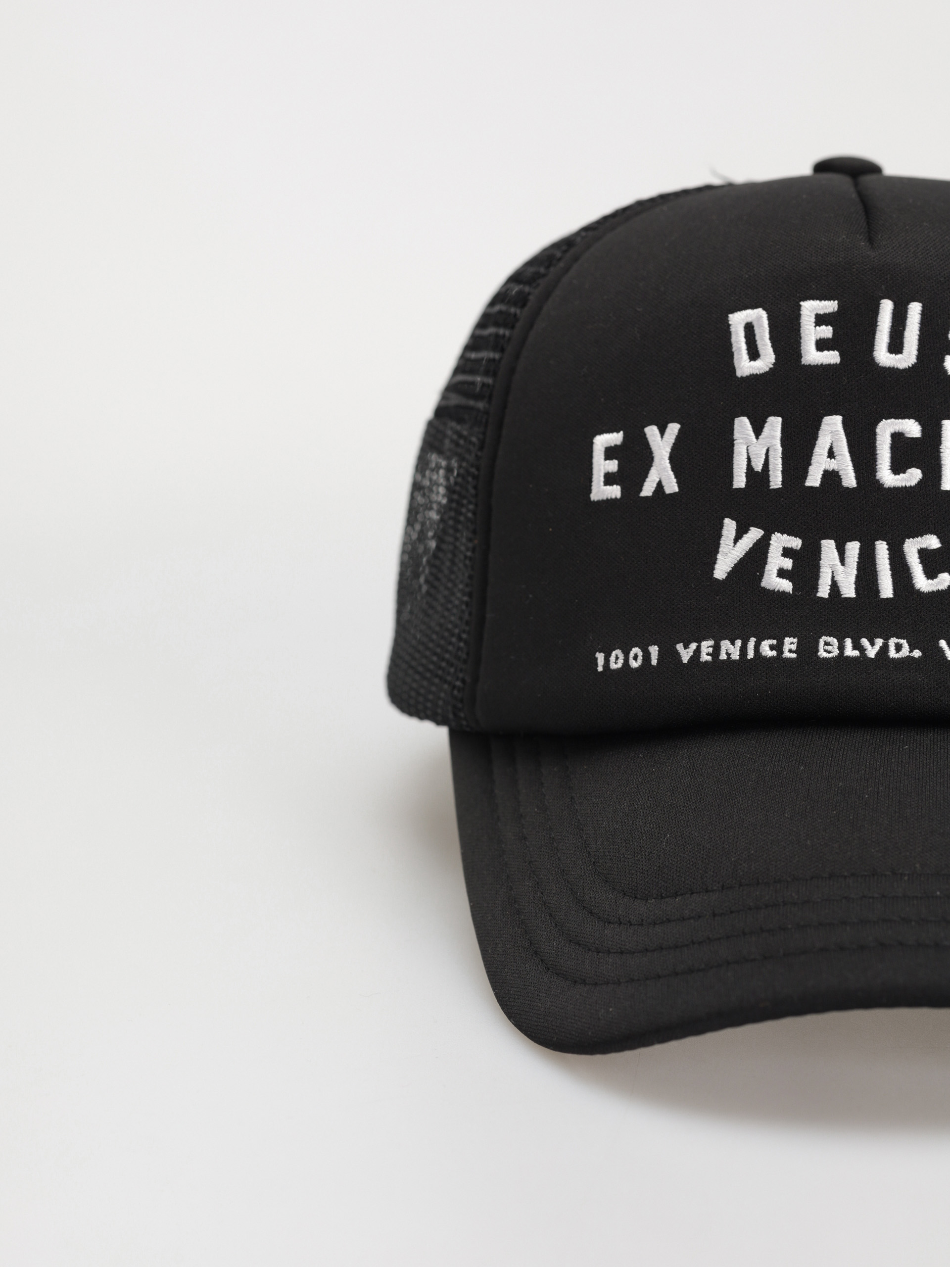 Deus Ex Machina Venice Address Trucker Cap (black)