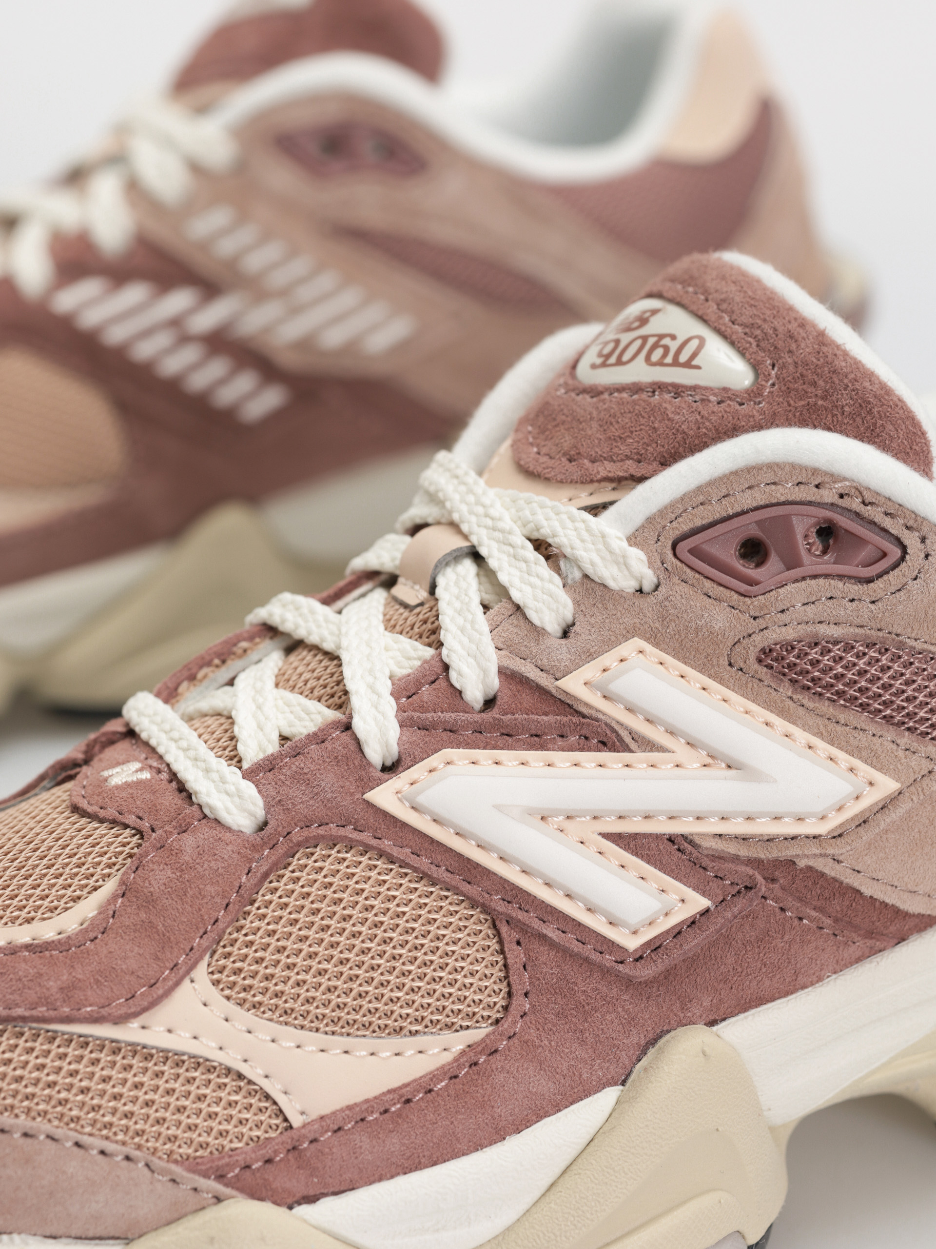 New Balance 9060 Shoes (sparrow)