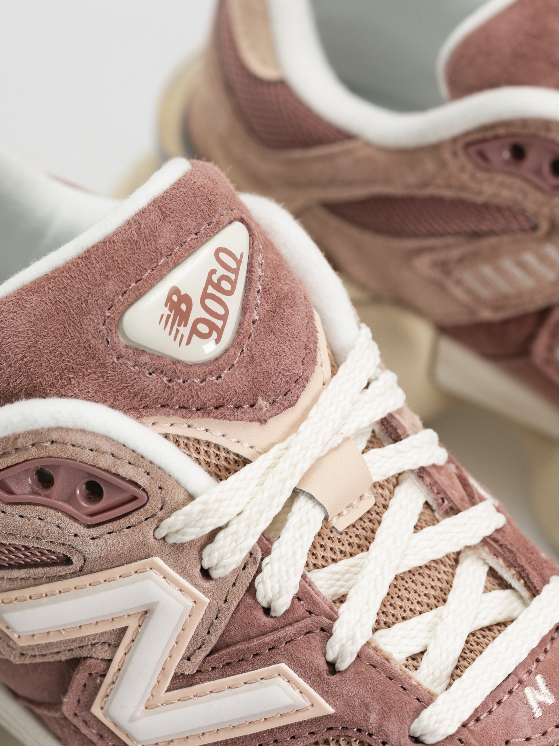 New Balance 9060 Shoes (sparrow)