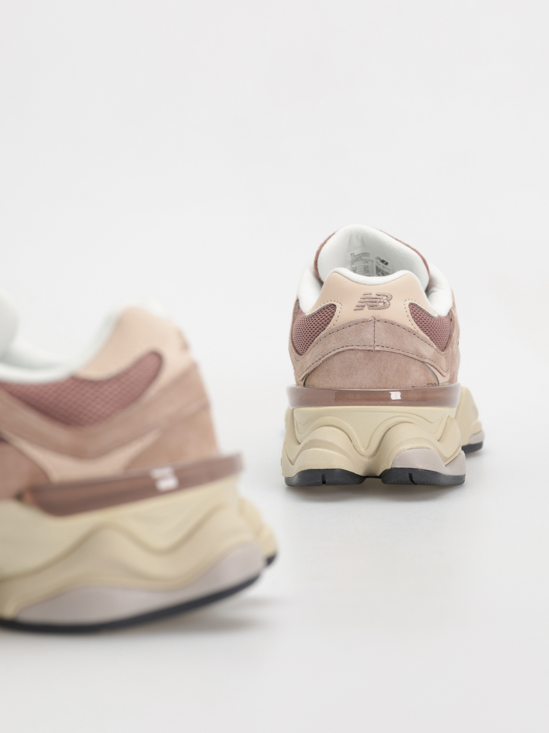 New Balance 9060 Shoes (sparrow)