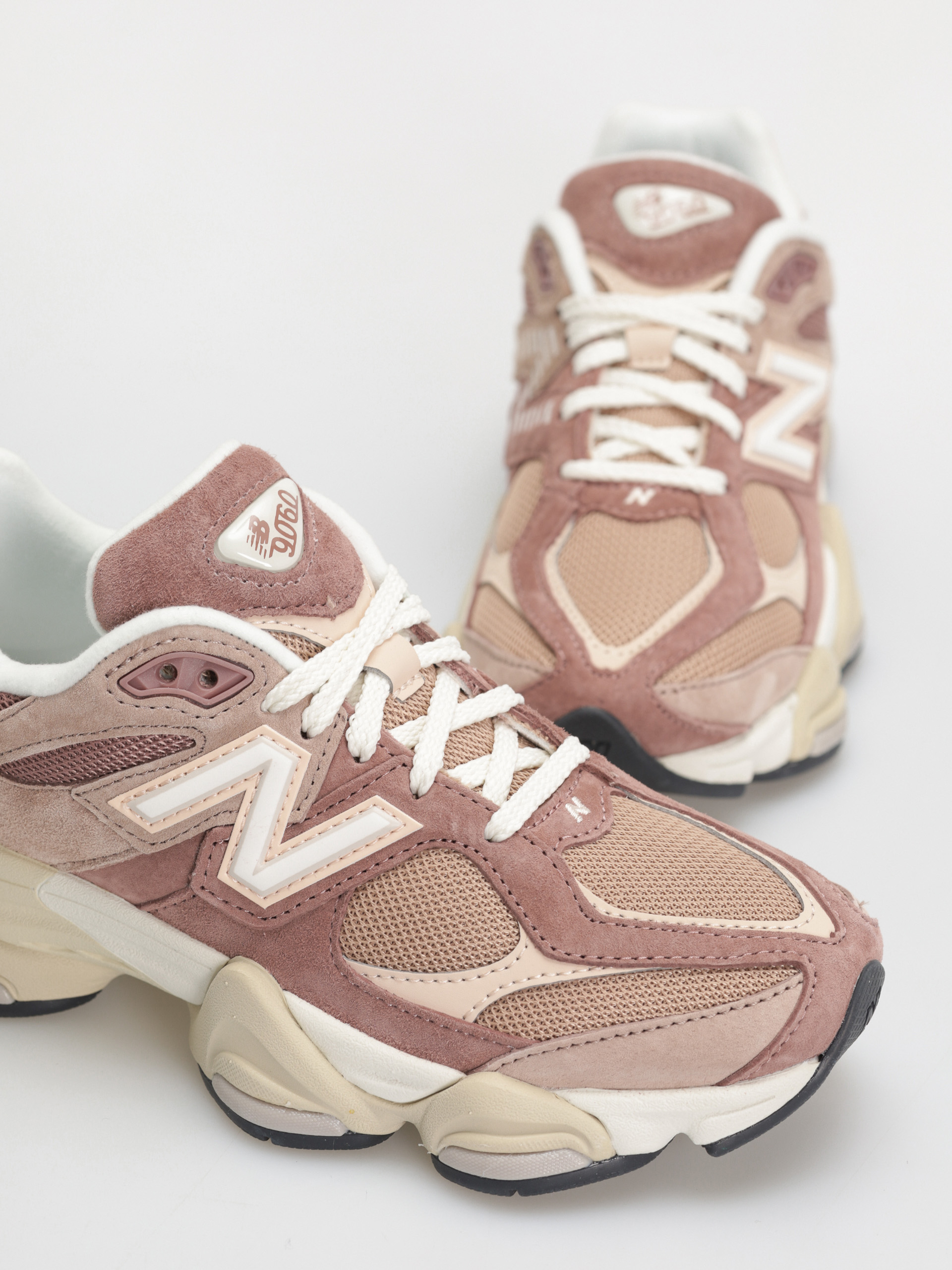 New Balance 9060 Shoes (sparrow)