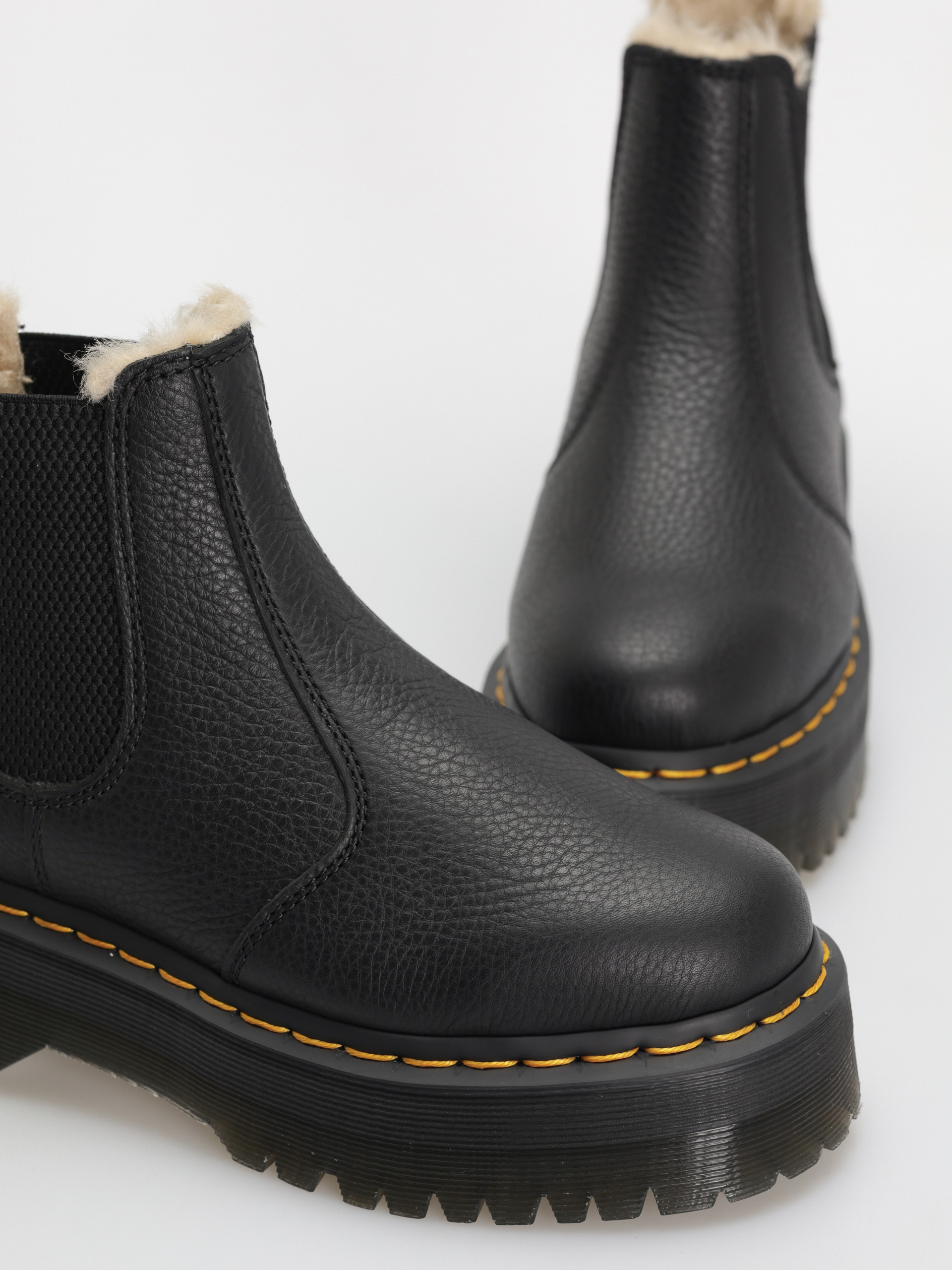 Dr. Martens 2976 Quad Fur Lined Wmn Shoes (black pisa)