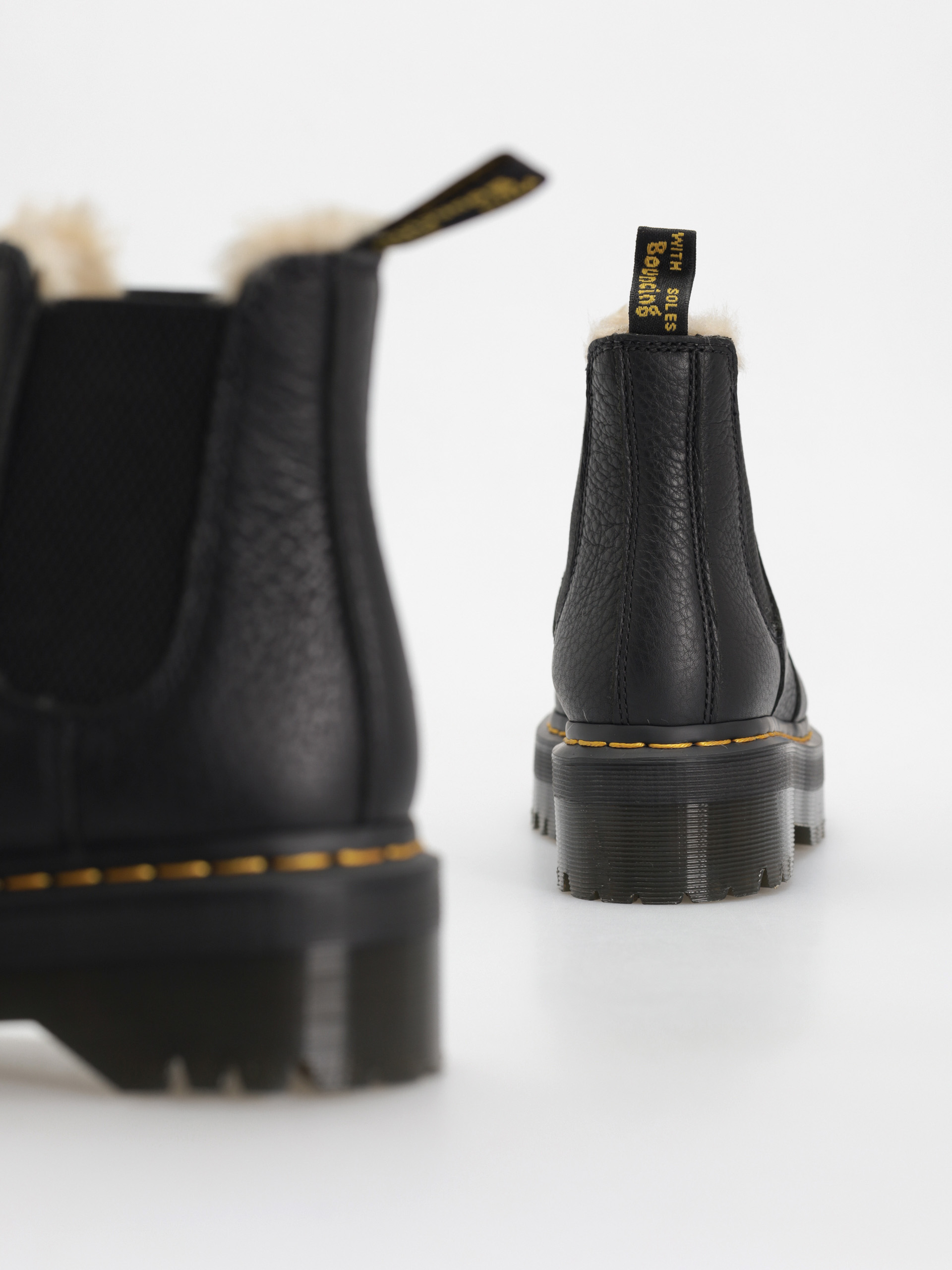 Dr. Martens 2976 Quad Fur Lined Wmn Schuhe (black pisa)