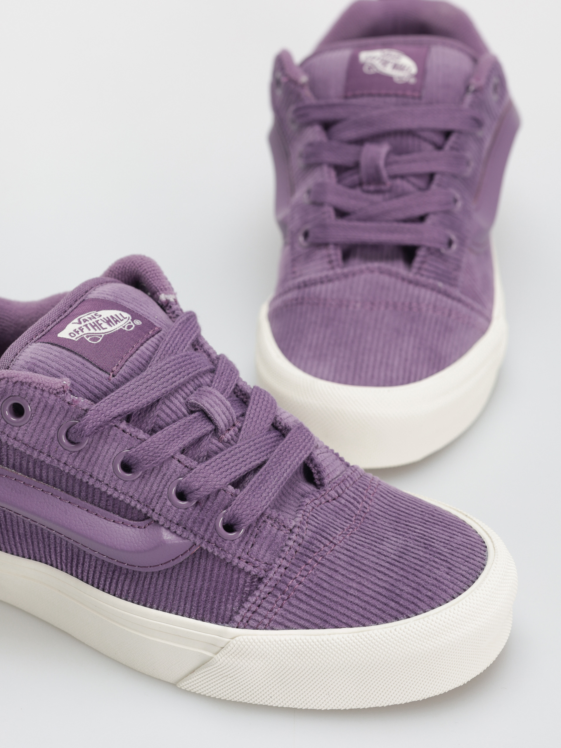 Vans Knu Skool Shoes (corduroy grape jam)