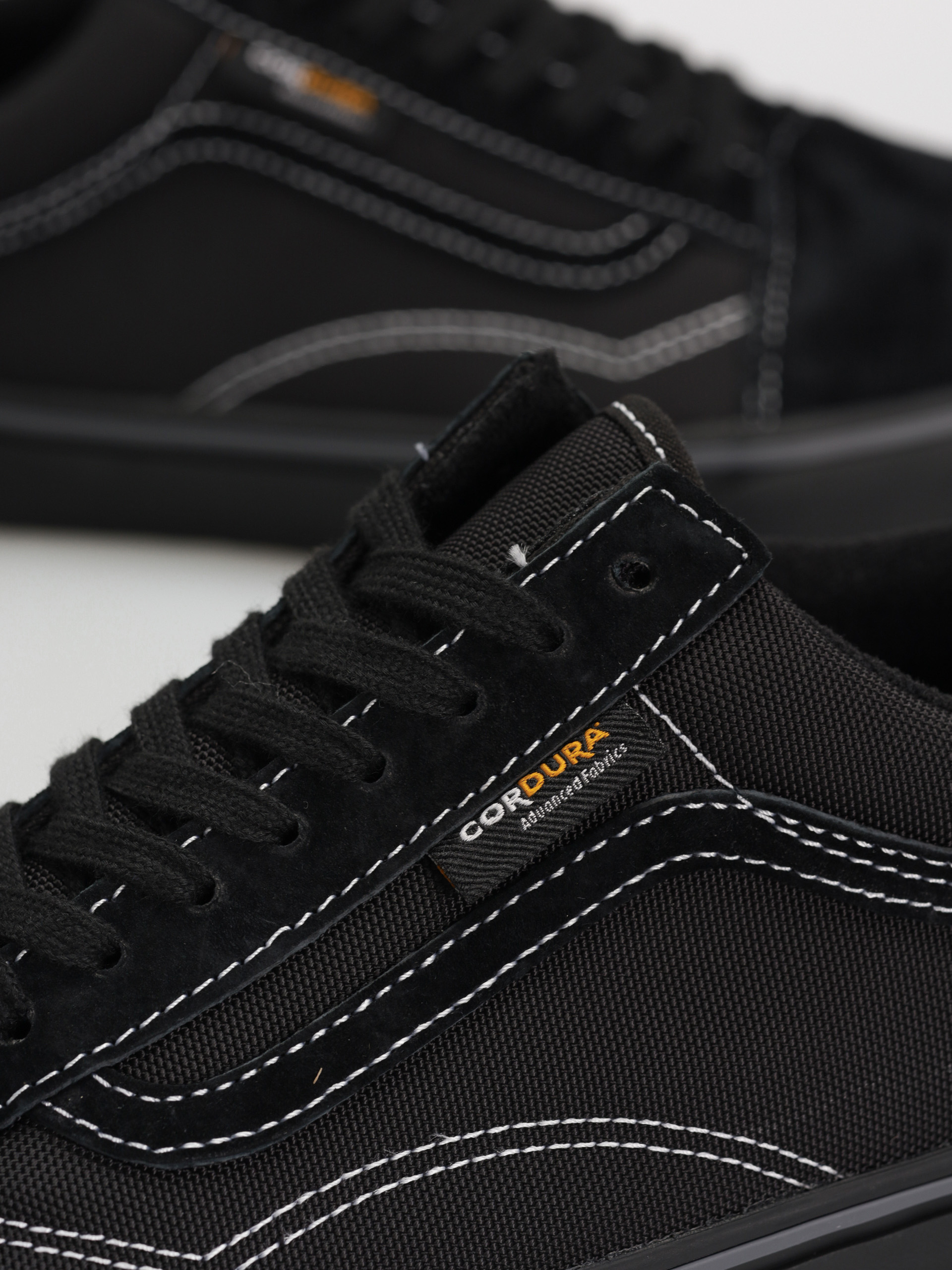 Vans Old Skool Shoes (cordura mix black)