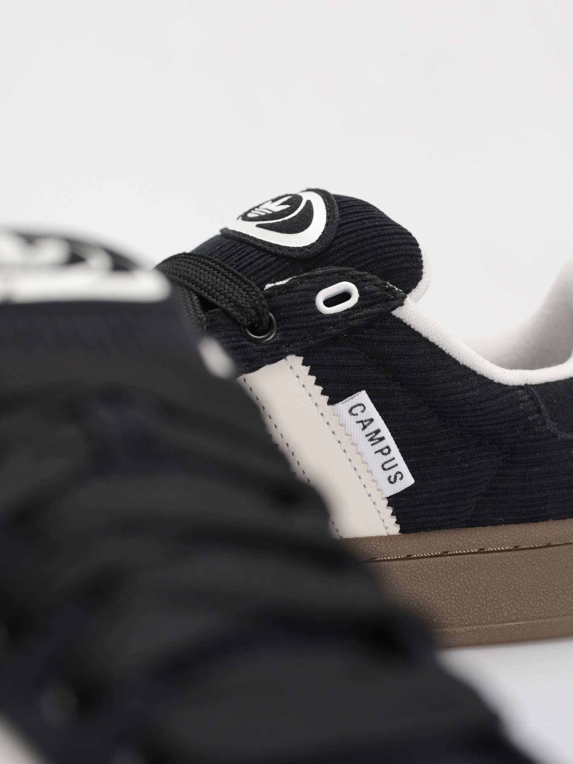 adidas Campus 00s Shoes (cblack/crywht/gum5)