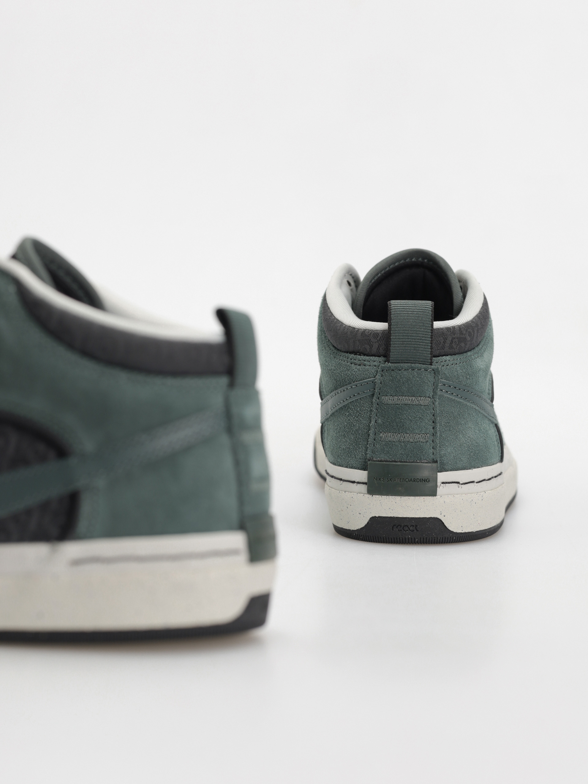 Nike SB React Leo Shoes (vintage green/vintage green black)