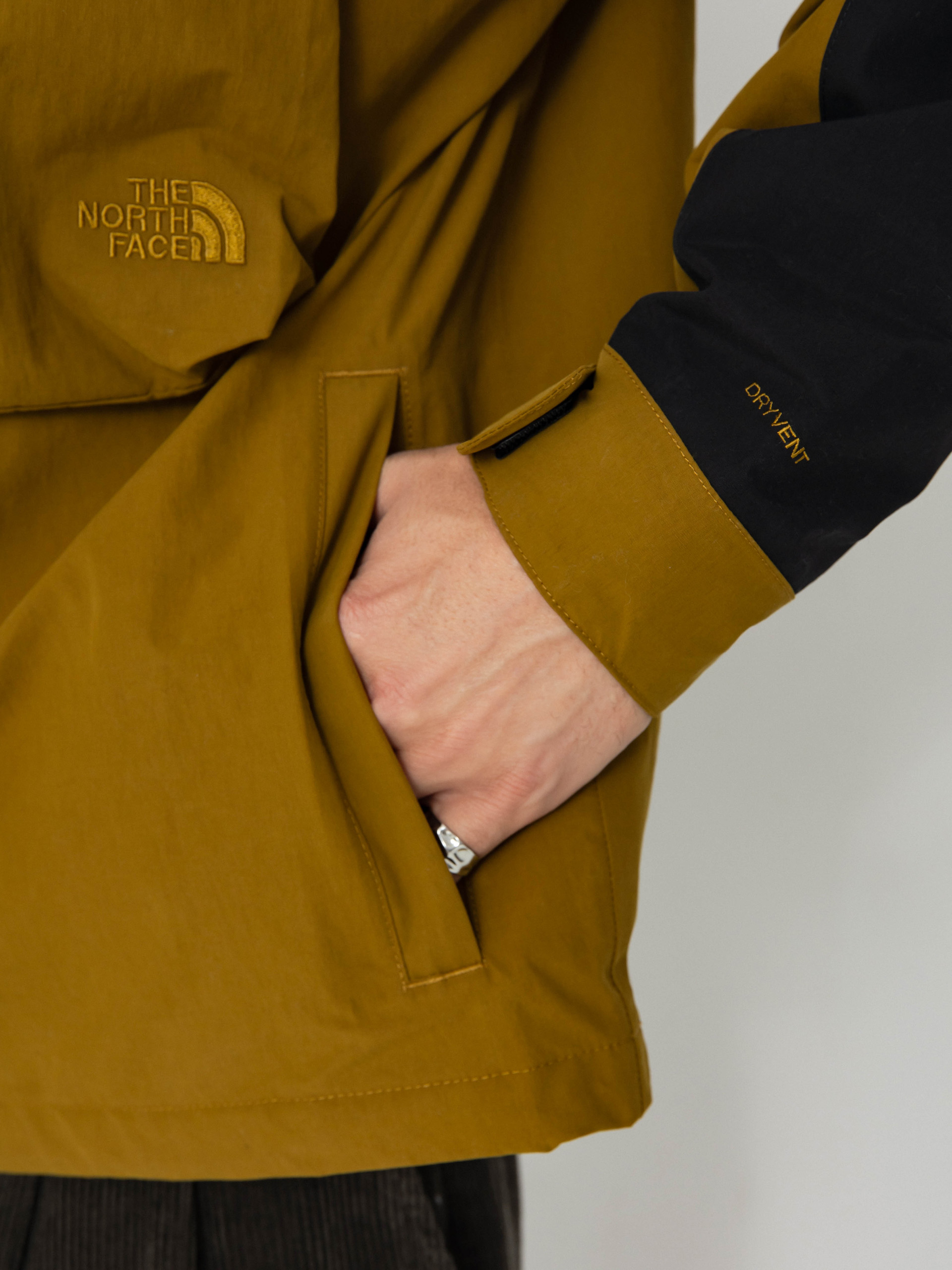 The North Face Jacket M66 Cargo Rain (moss green/tnf black)