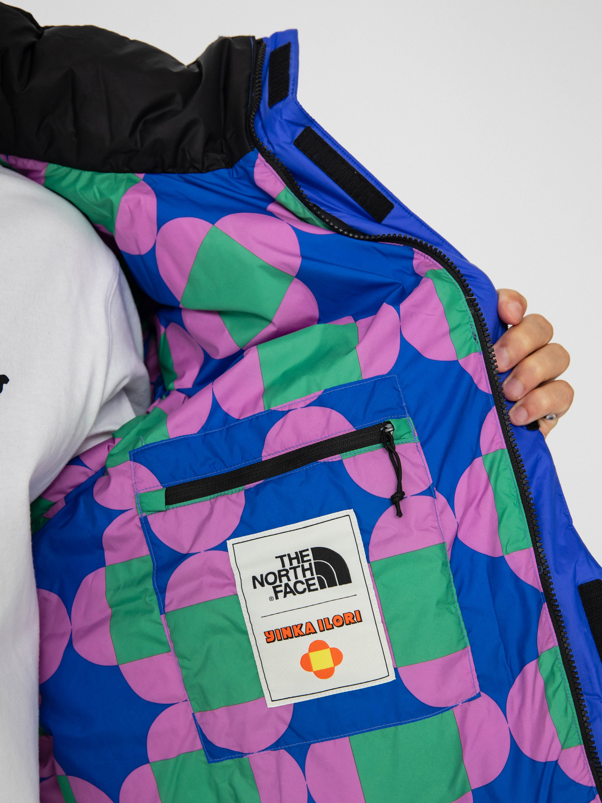 The North Face X Yinka Ilori Down Puffer Jacke (tnf black/solar blue)