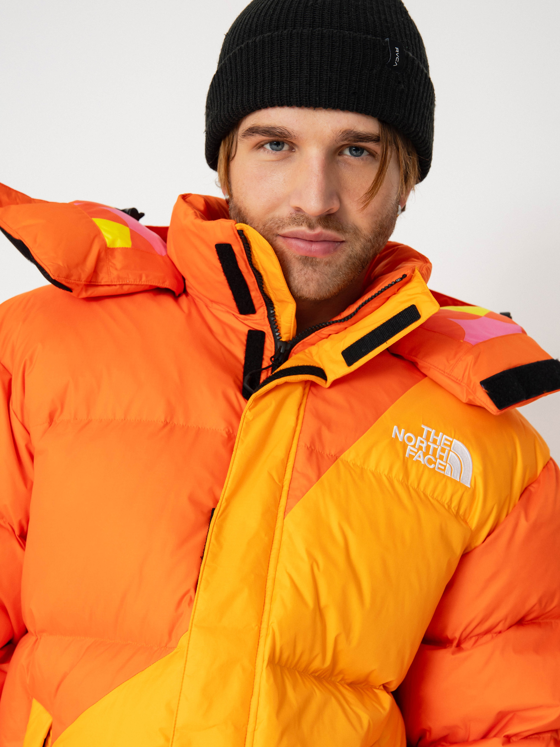 The North Face X Yinka Ilori Down Puffer Jacke (red orange/apricot glaz)