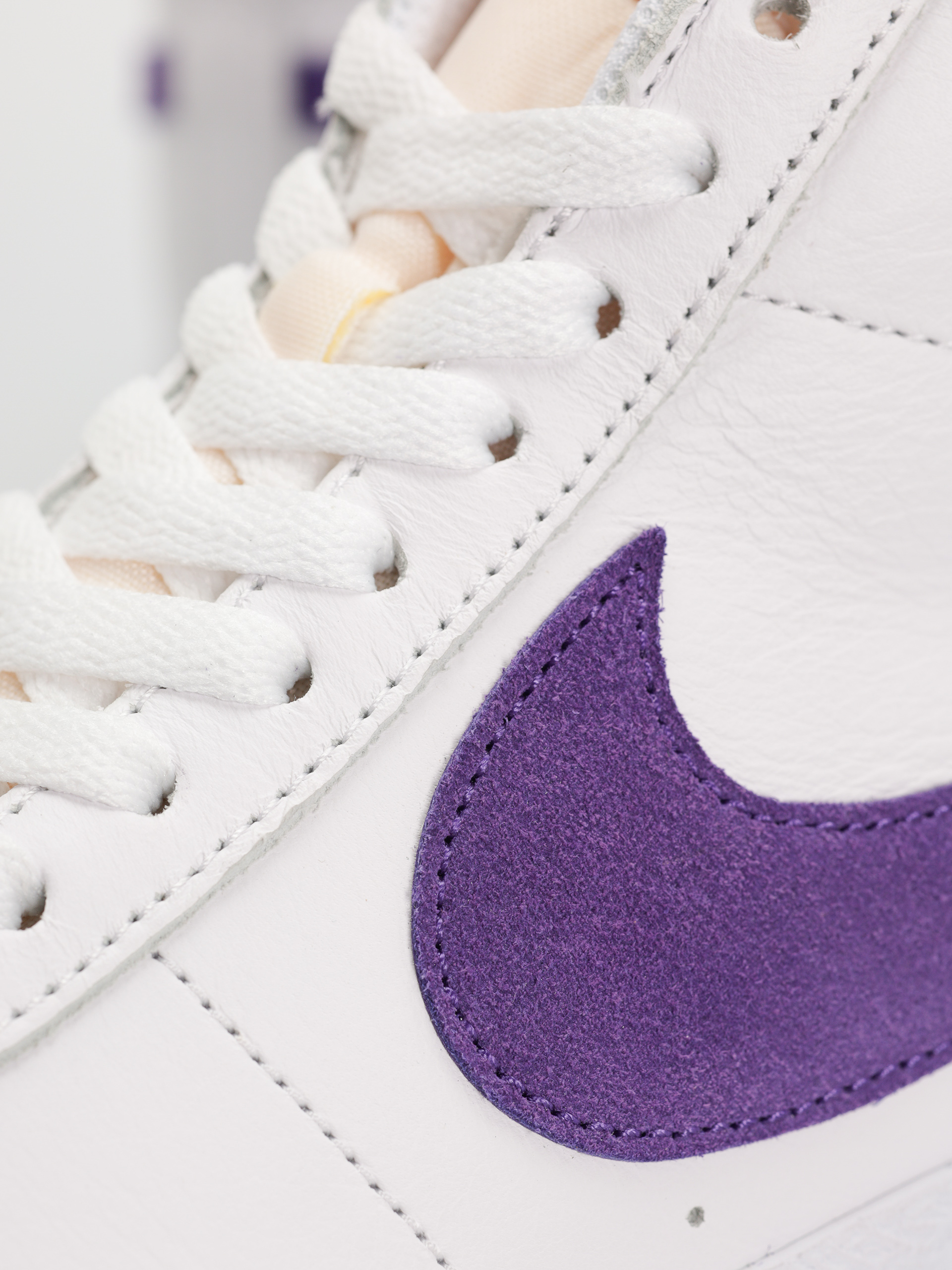 Nike SB Zoom Blazer Mid Shoes (white/court purple white gum light brown)