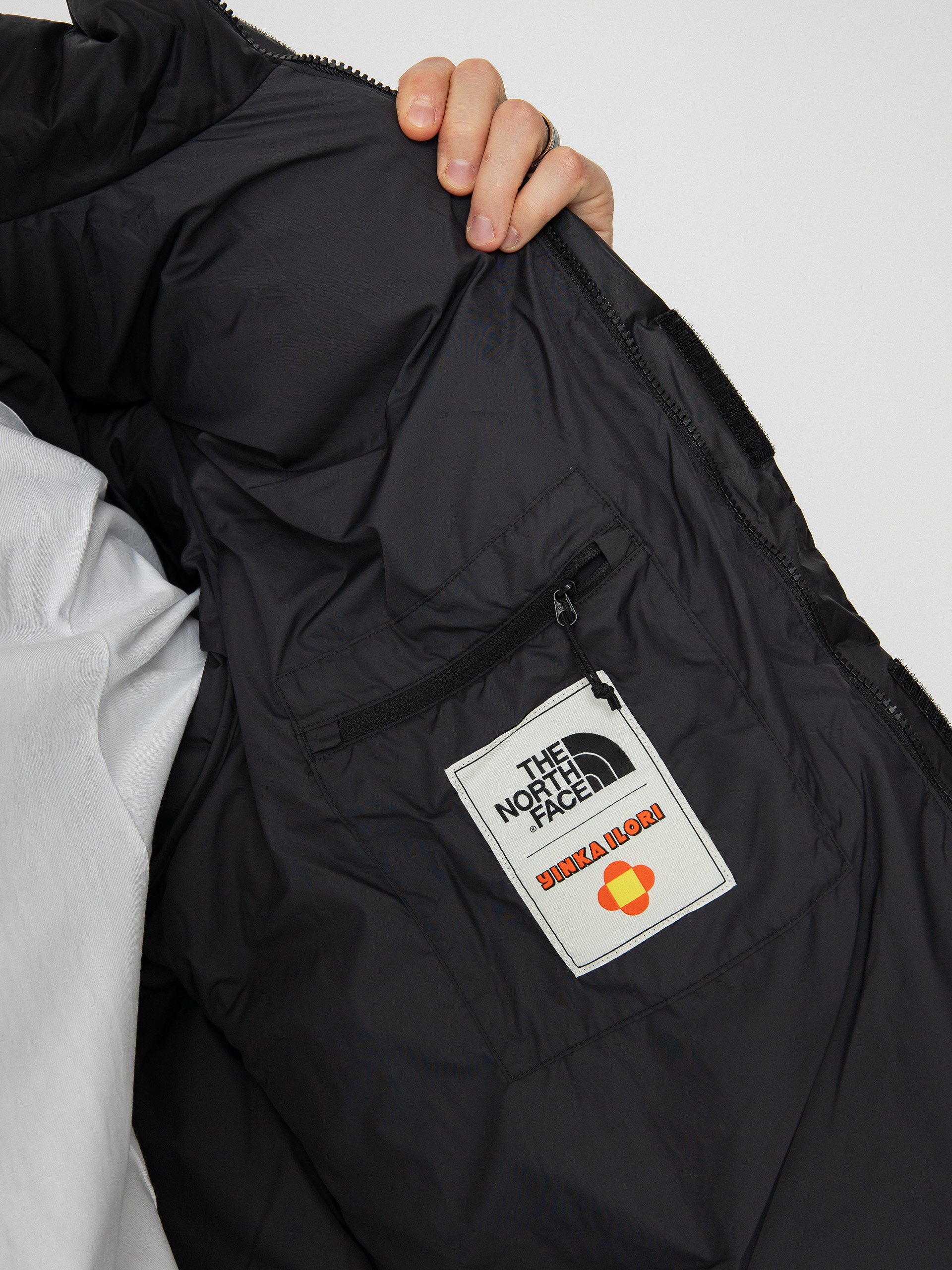 The North Face X Yinka Ilori Down Puffer Jacket (tnf black/asphalt grey)