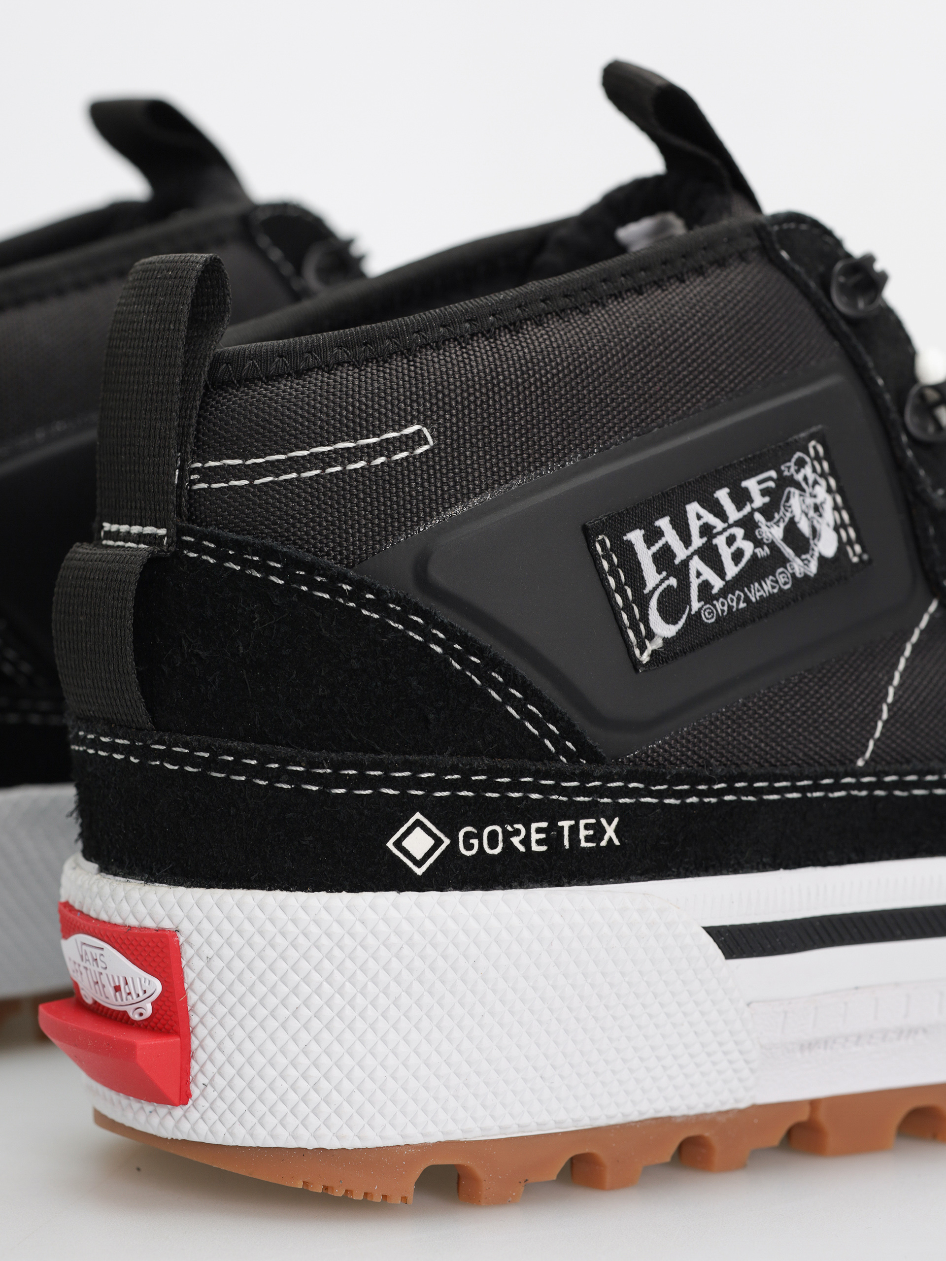 Vans Half Cab Gore Tex MTE Shoes (black/white)