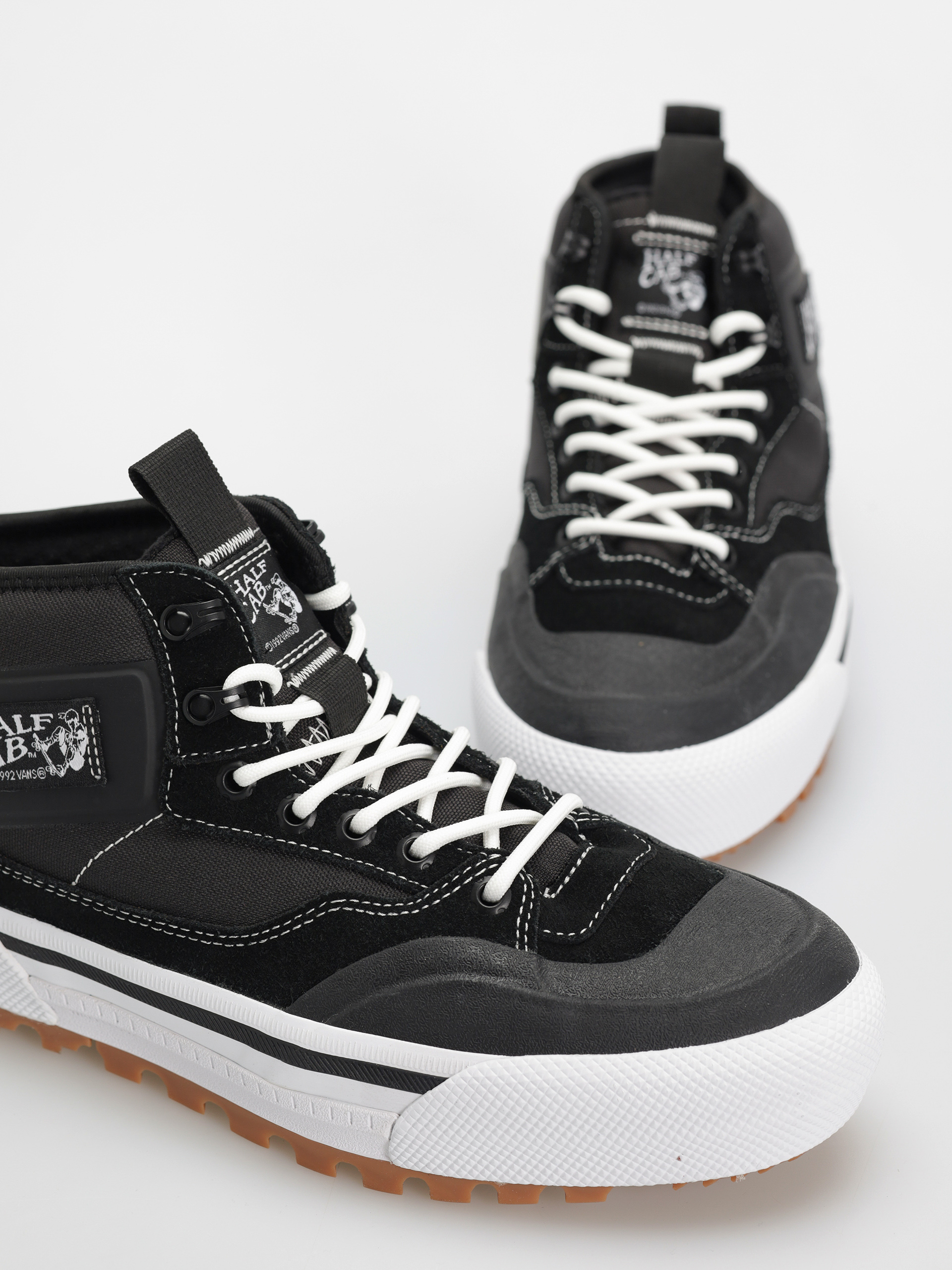 Vans Half Cab Gore Tex MTE Shoes (black/white)