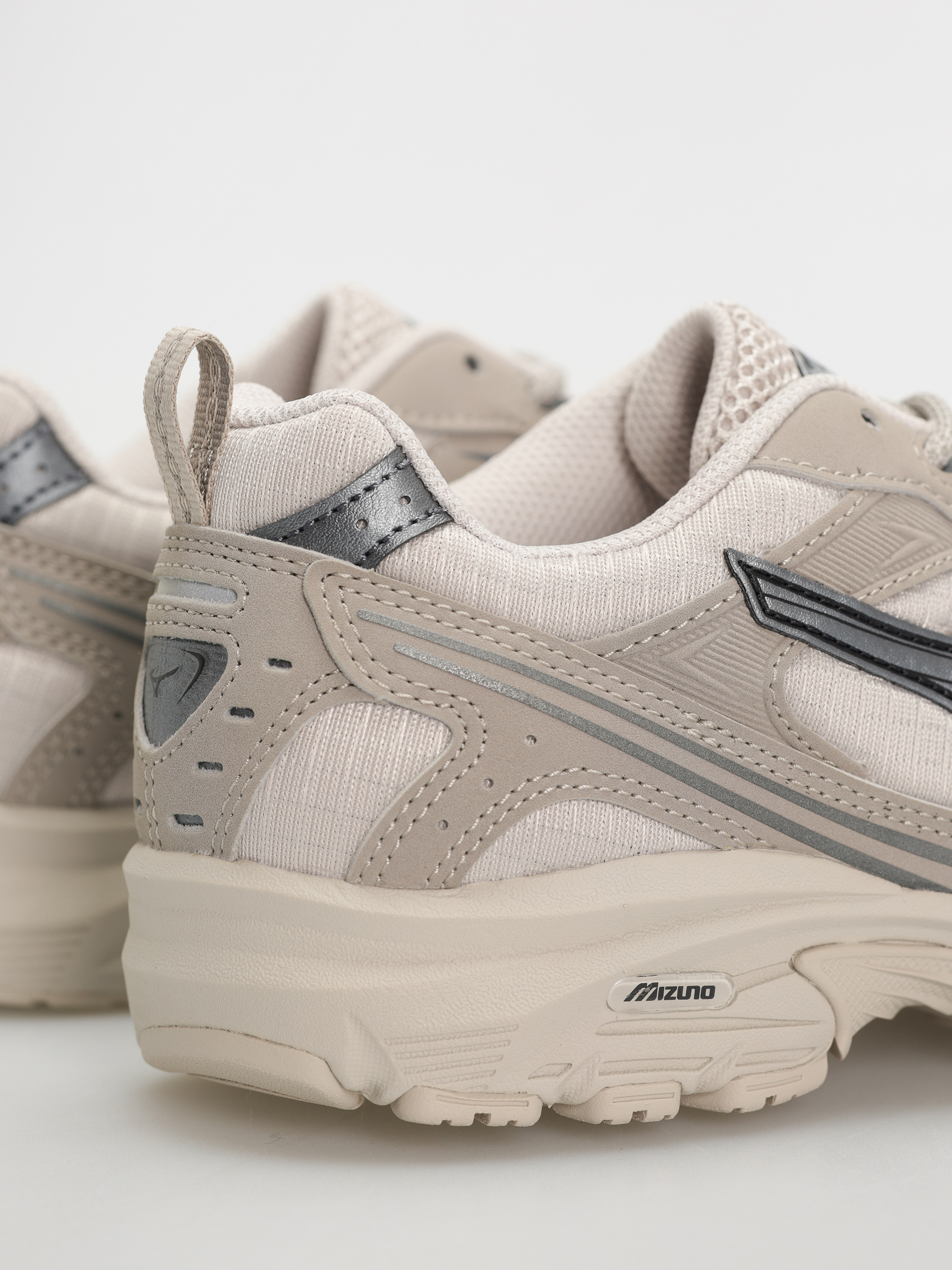 Mizuno MXR Tech Shoes (silver cloud/metallic gray/vintage khaki)