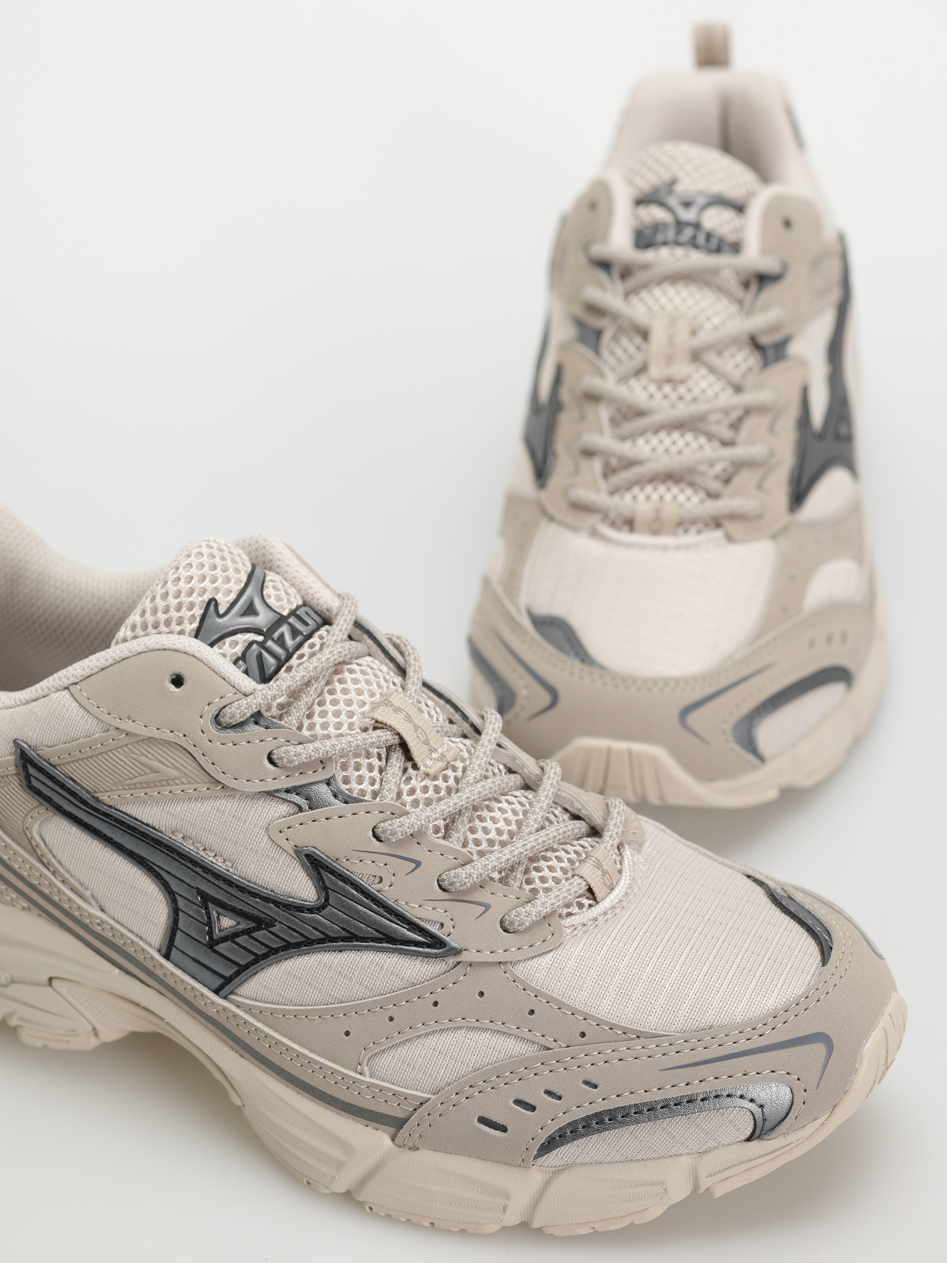 Mizuno MXR Tech Shoes (silver cloud/metallic gray/vintage khaki)