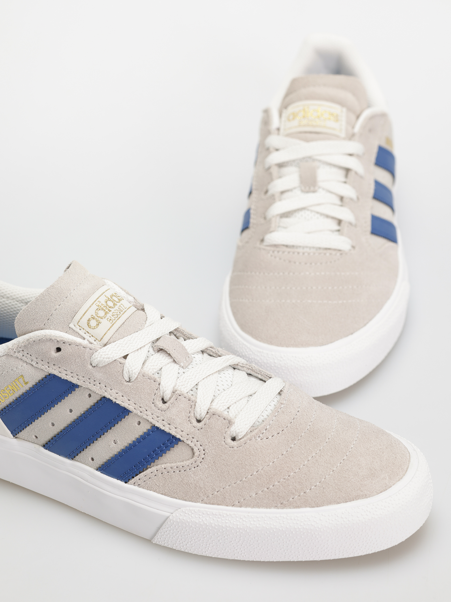 adidas Busenitz Vulc II Schuhe (crywht/royblu/goldmt)