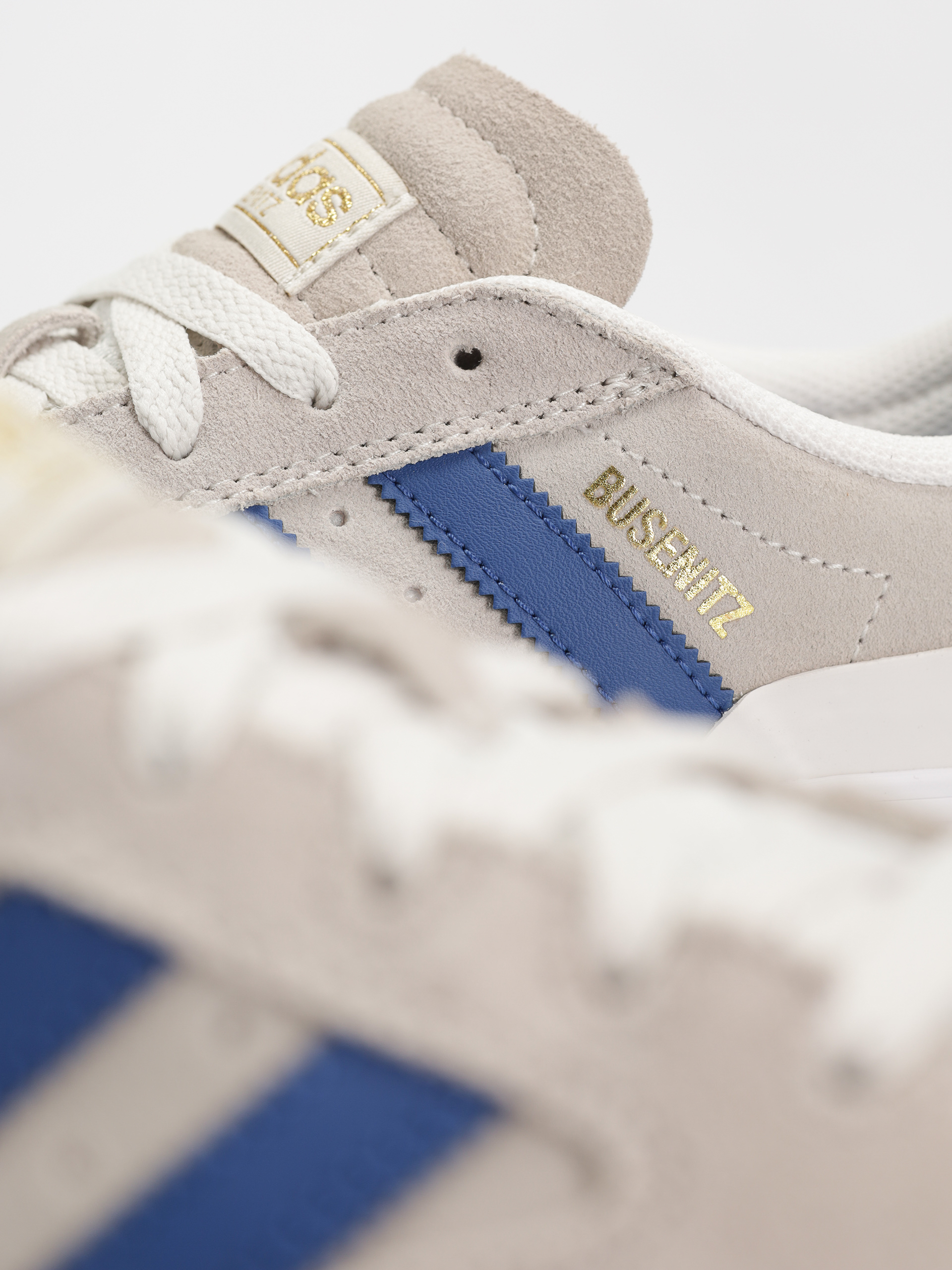 adidas Busenitz Vulc II Schuhe (crywht/royblu/goldmt)