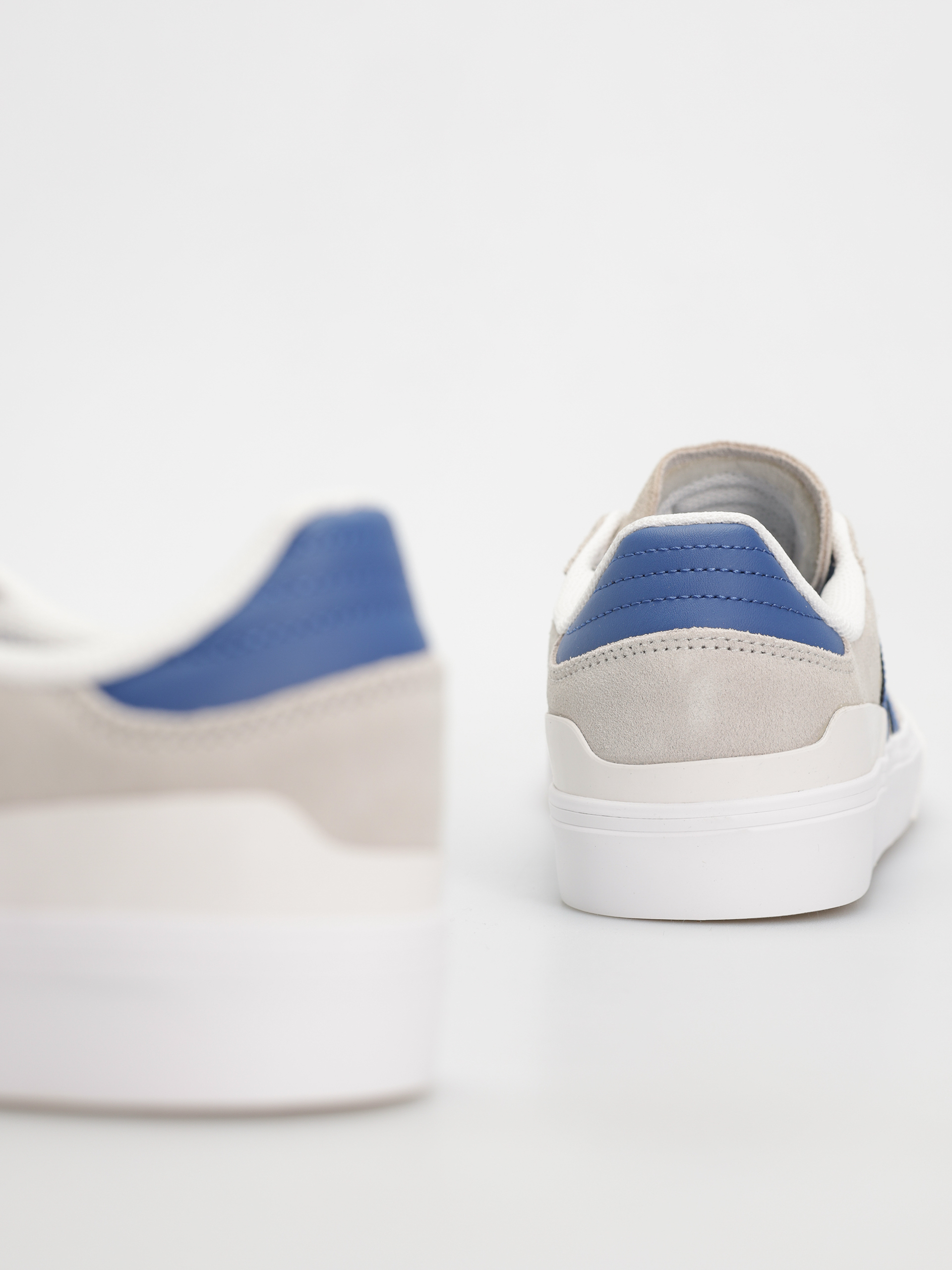 adidas Busenitz Vulc II Schuhe (crywht/royblu/goldmt)