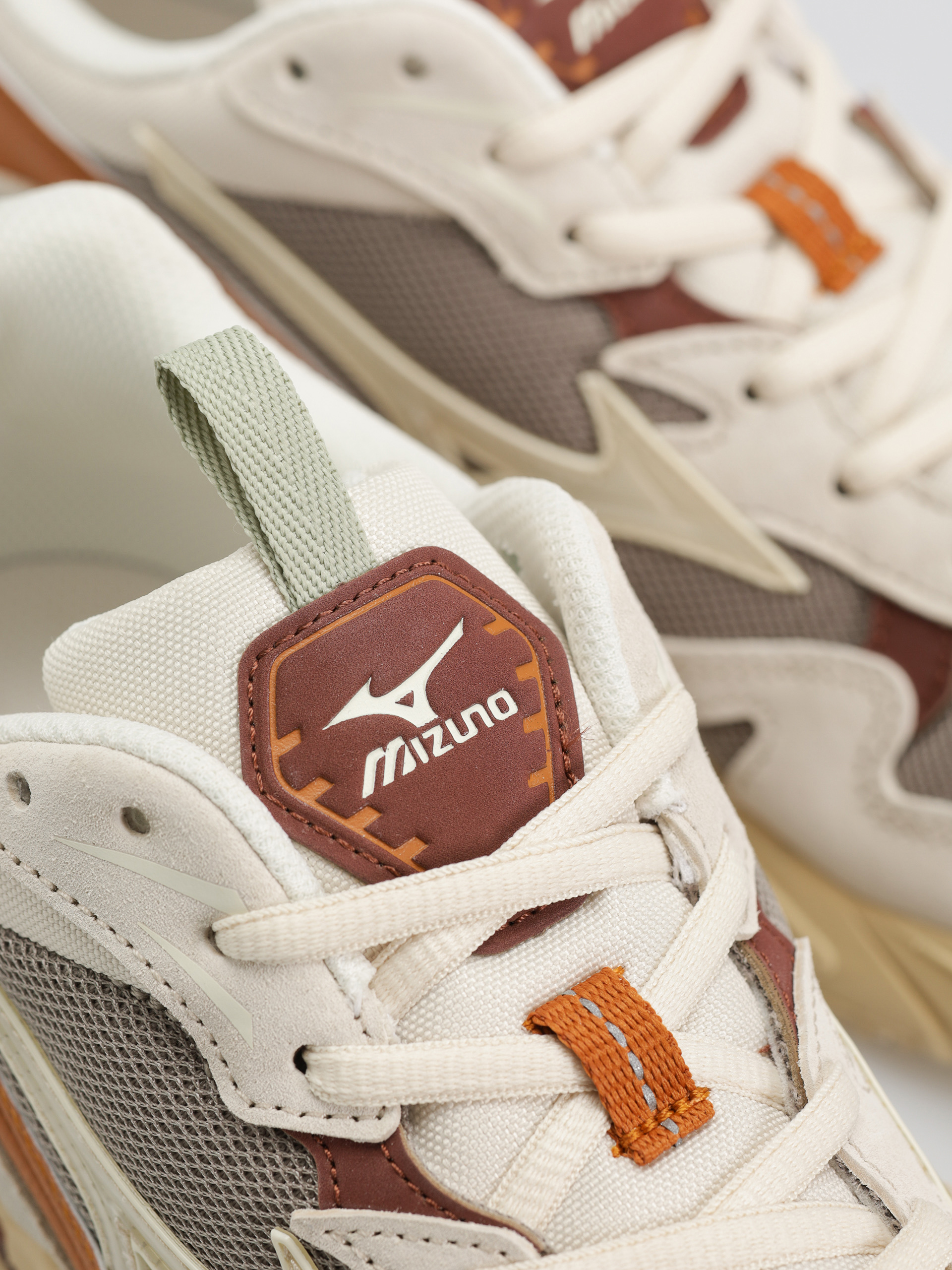 Mizuno Shoes Wave Rider 10 Premium (vintage khaki/summer sand/pumpkin spice)