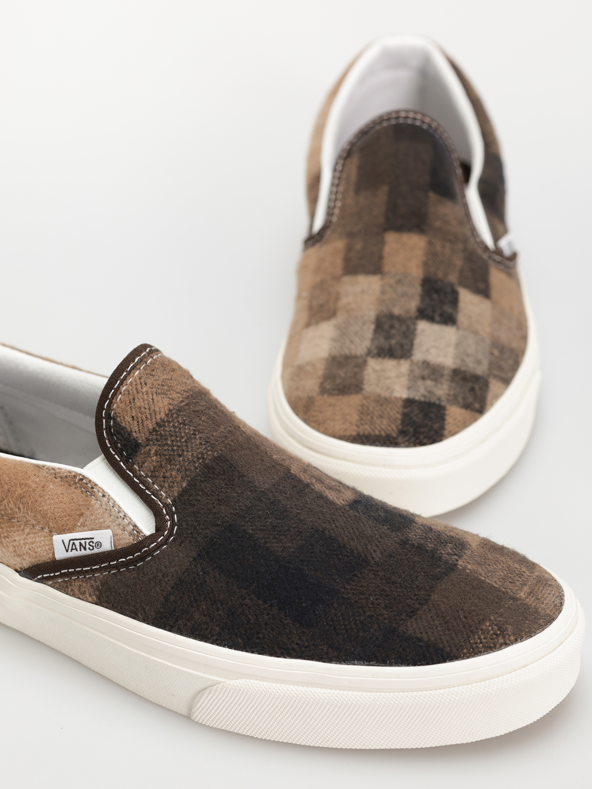 Vans Classic Slip On Shoes (sweater check brown)
