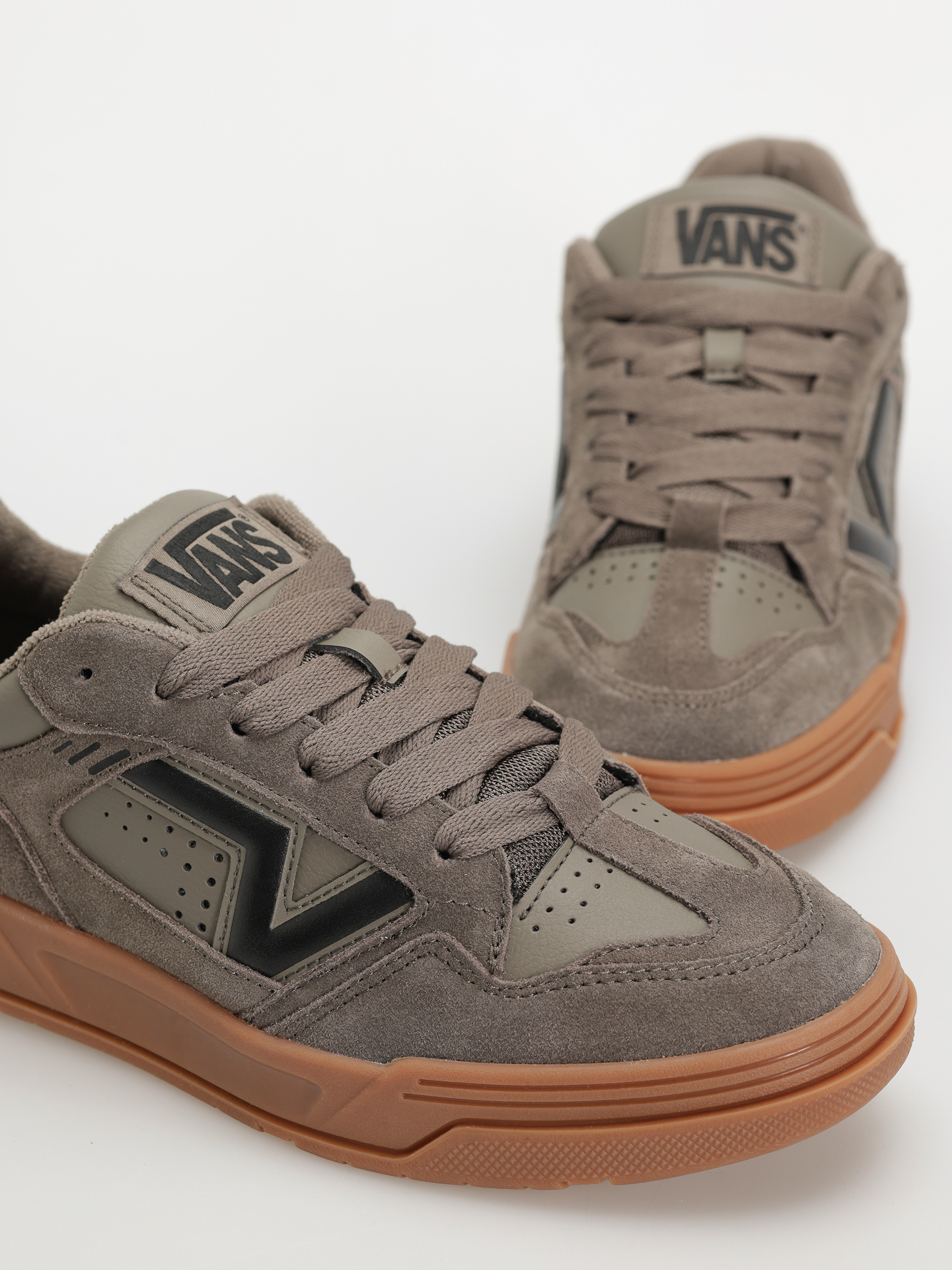 Vans Upland Shoes (suede bungee cord)