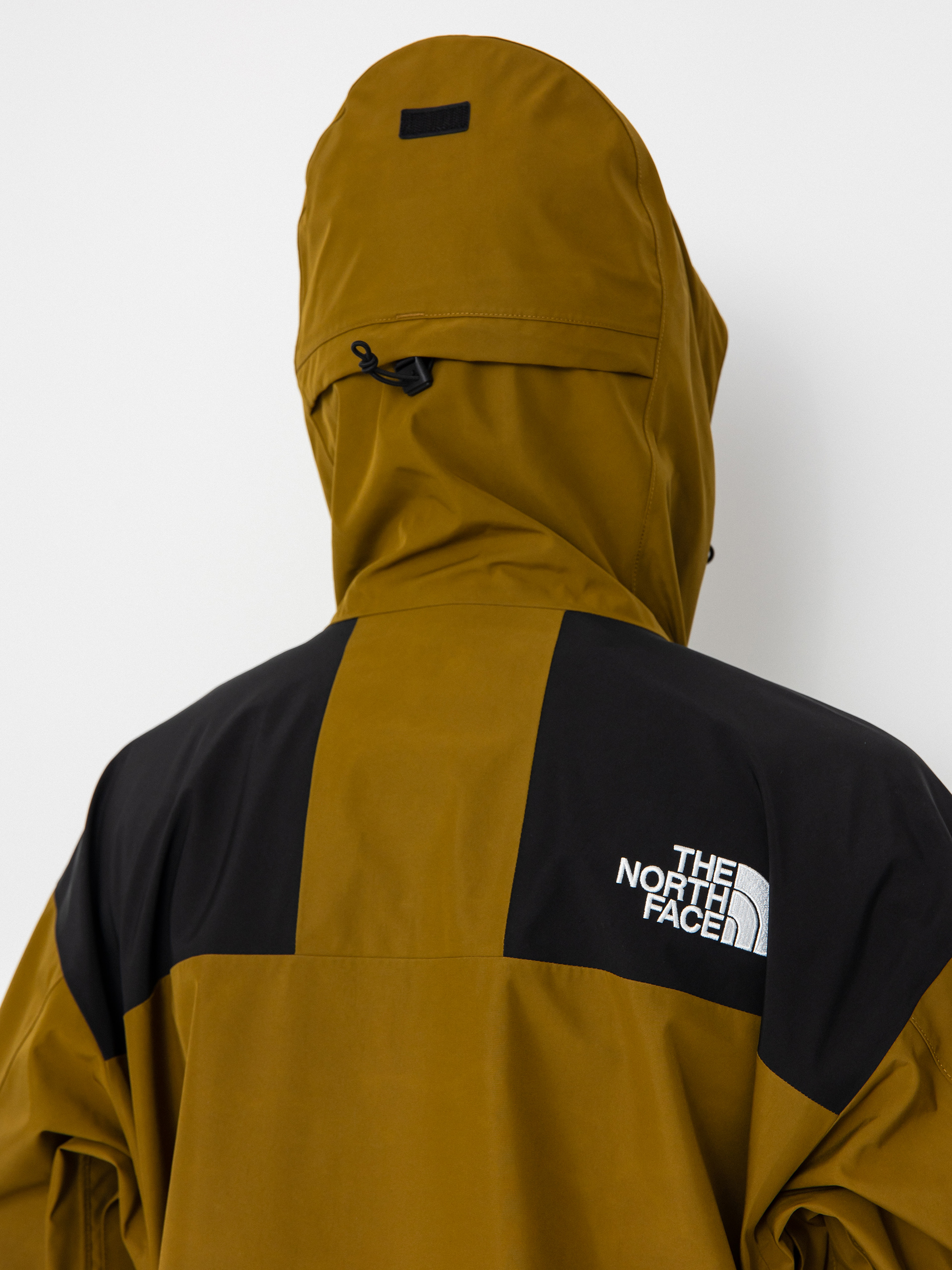 The North Face Men's GTX Mountain Jacket in Moss Green & TNF Black | REVOLVE