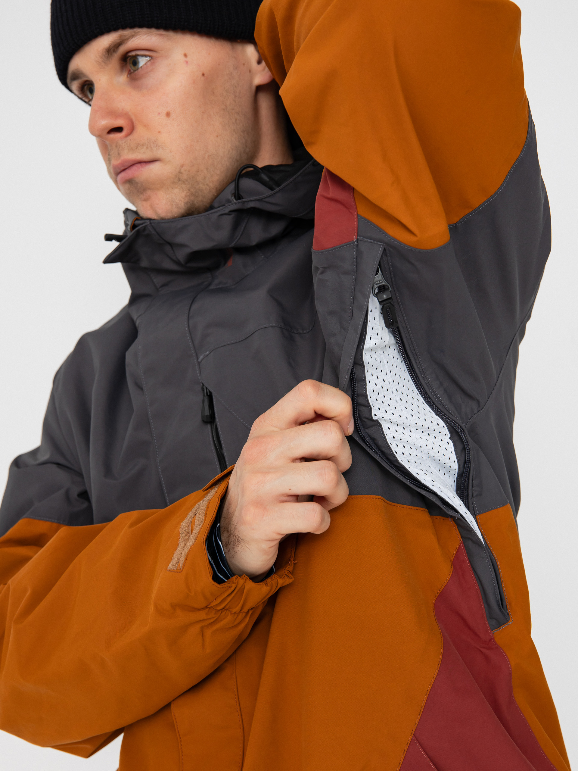 Mens Volcom Snowboard jacket L Ins Gore Tex (caramel)