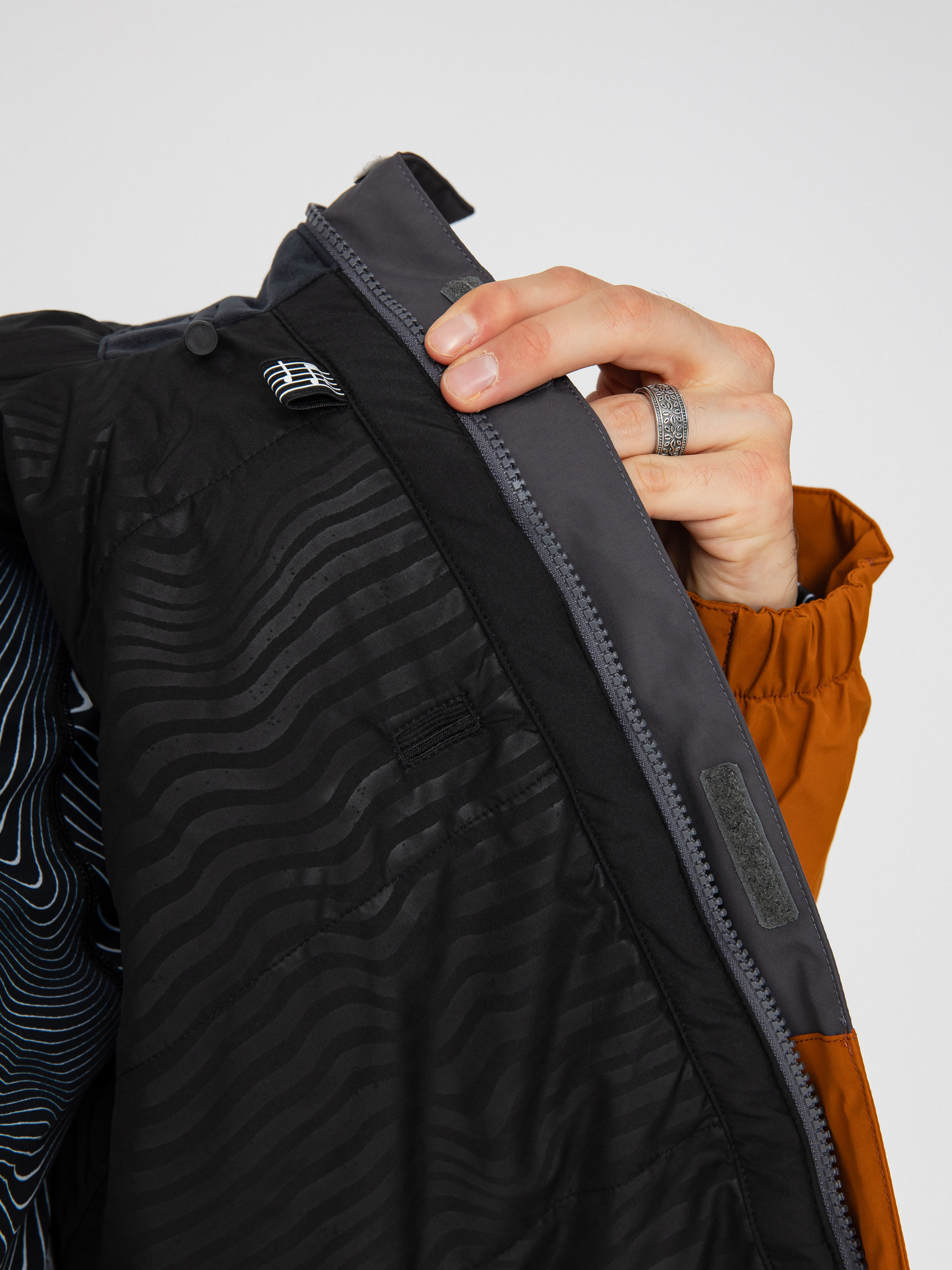 Mens Volcom Snowboard jacket L Ins Gore Tex (caramel)