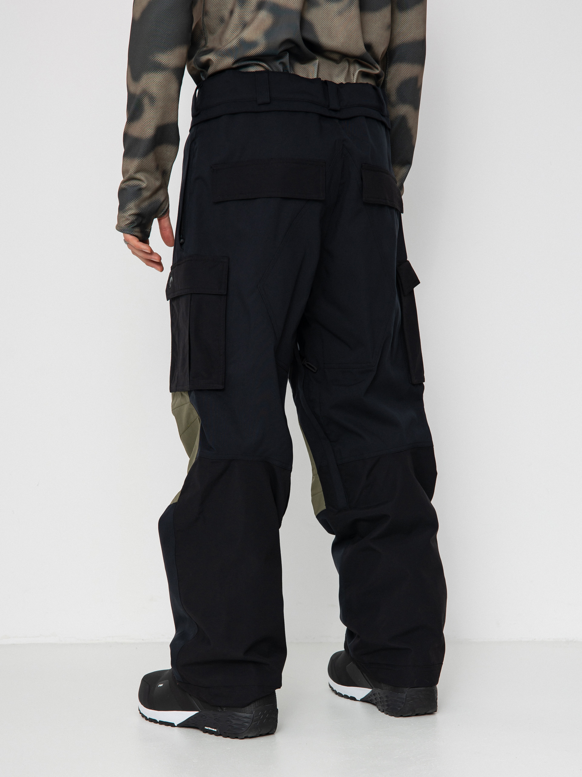 VOLCOM NWRK BAGGY SNOWBOARD PANT - BLACK - 2025
