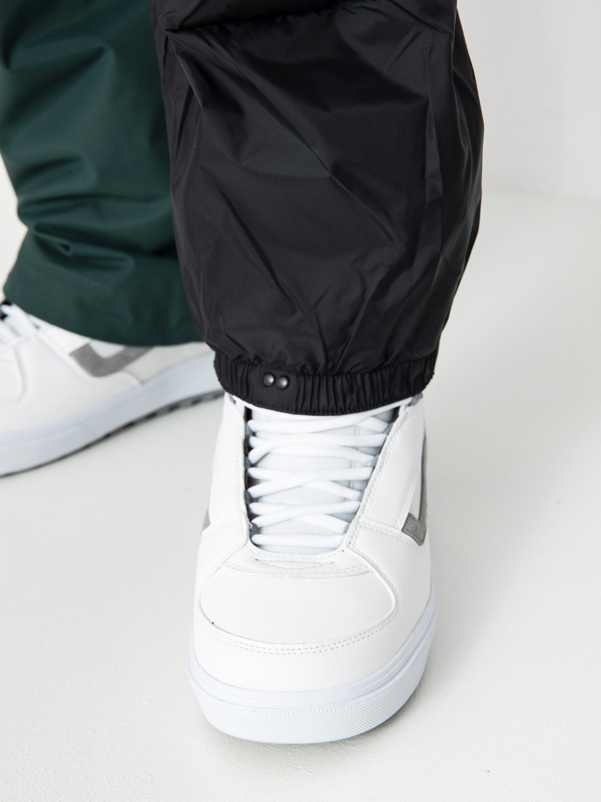 Mens Vans Snowboard pants Mte Hellbound (black/green gables)