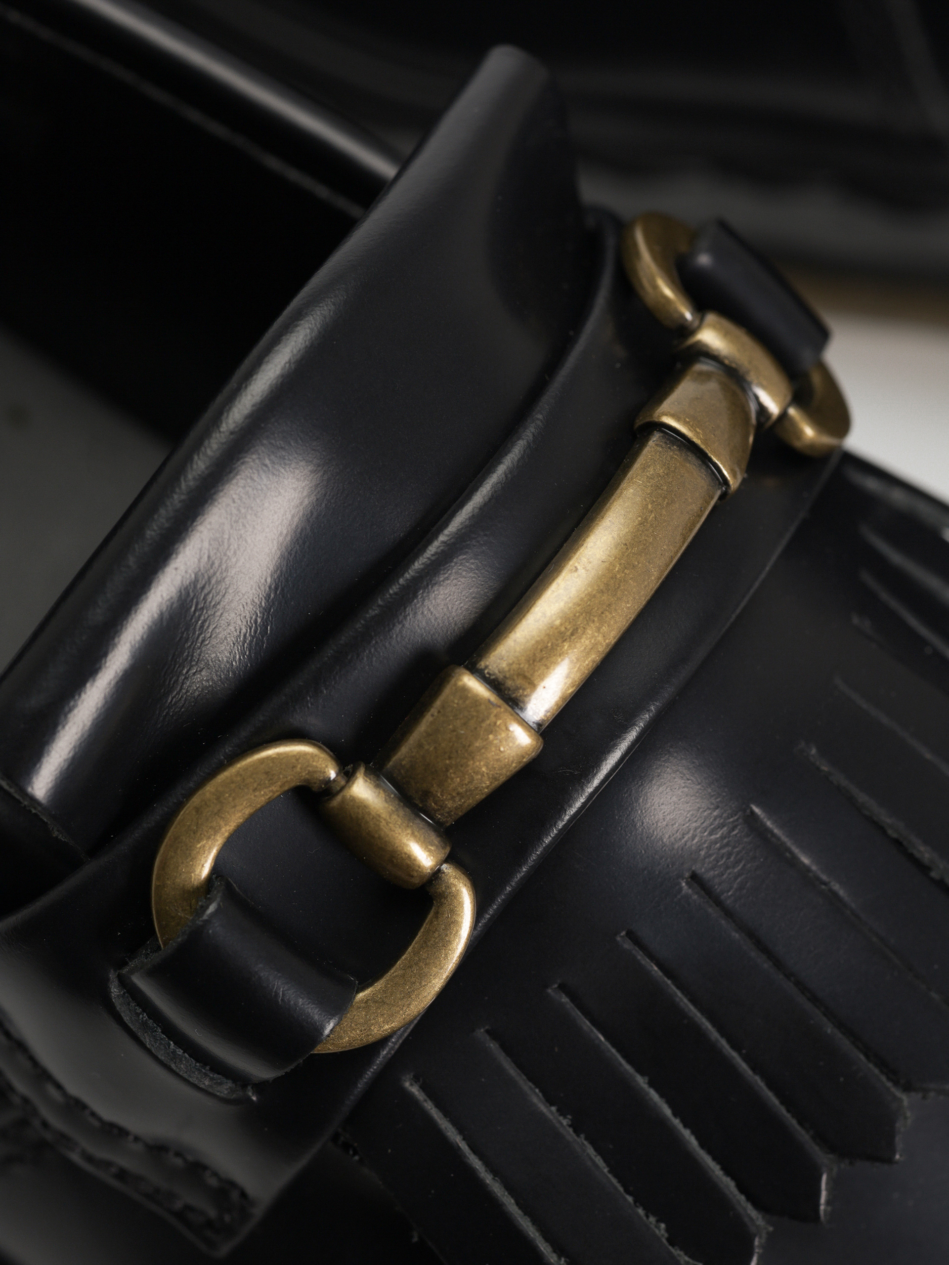 Dr. Martens Adrian Snaffle Wmn Schuhe (black polished smooth)