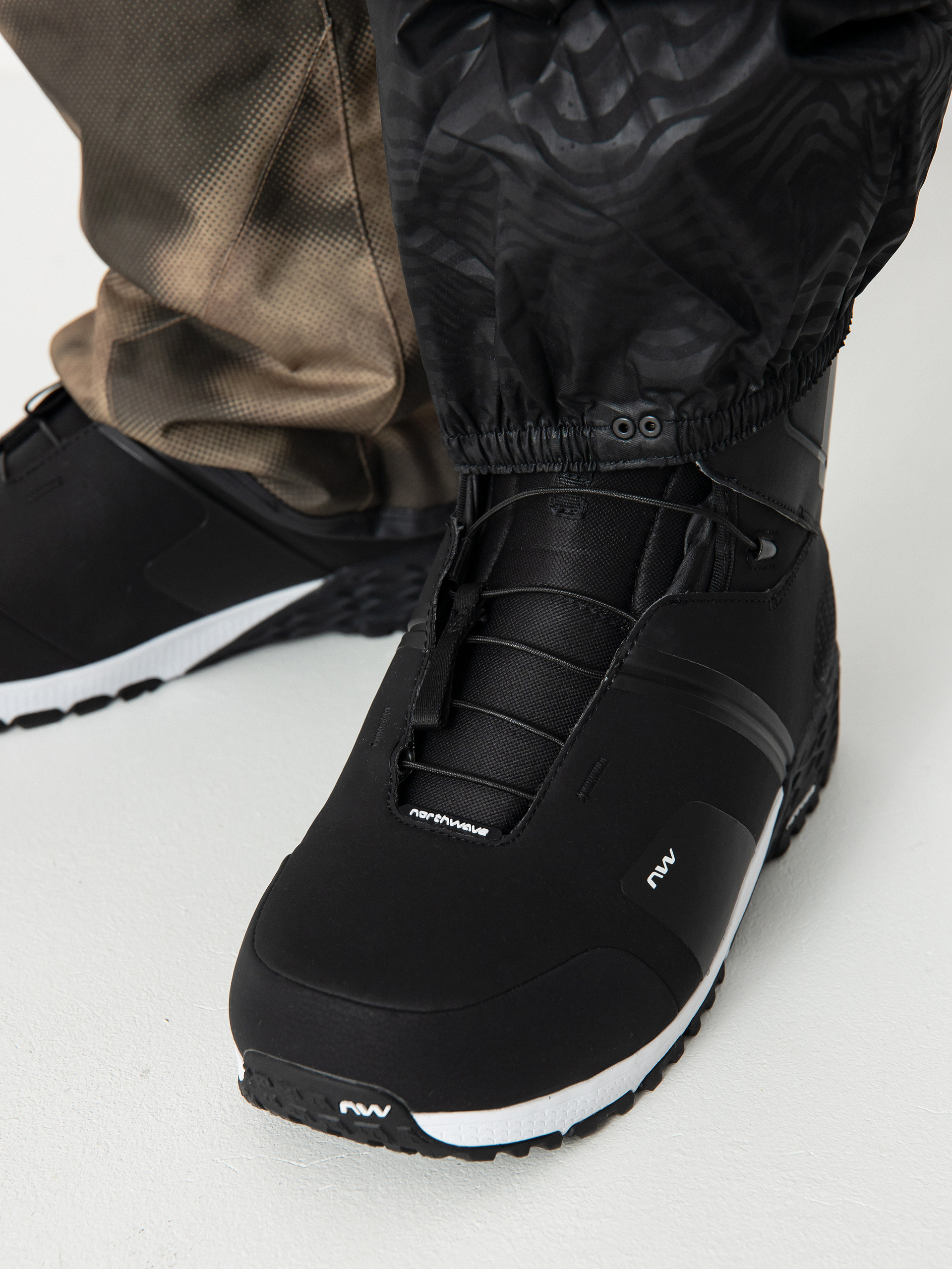 Mens Volcom Snowboard pants Roan Bib Overall (camouflage)