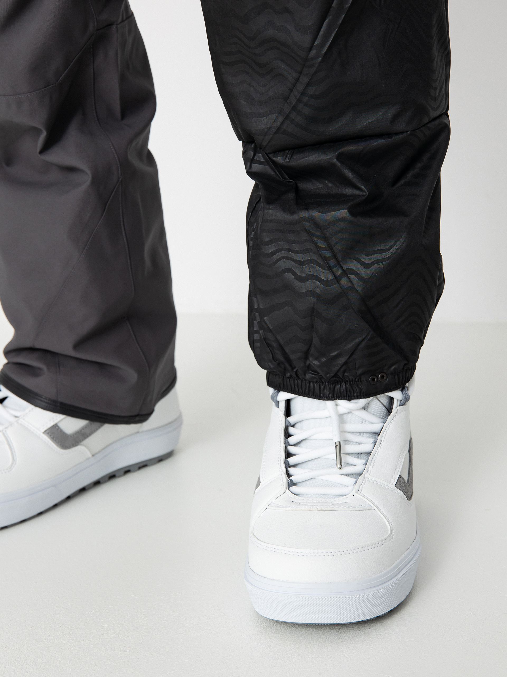 Mens Volcom Snowboard pants Roan Bib Overall (charcoal)