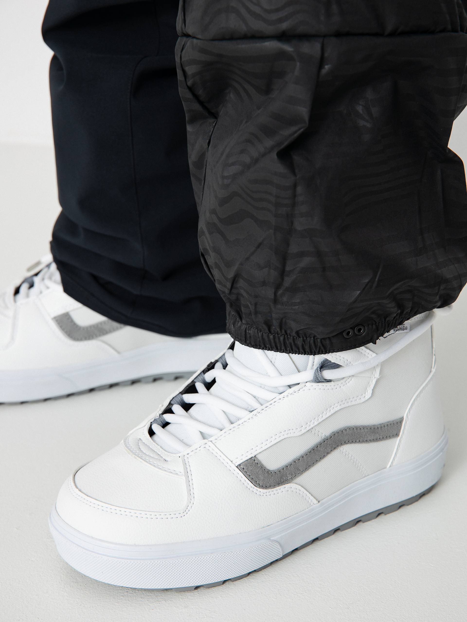 Herren Volcom Snowboard Hose Freakin Snow Chino (black)