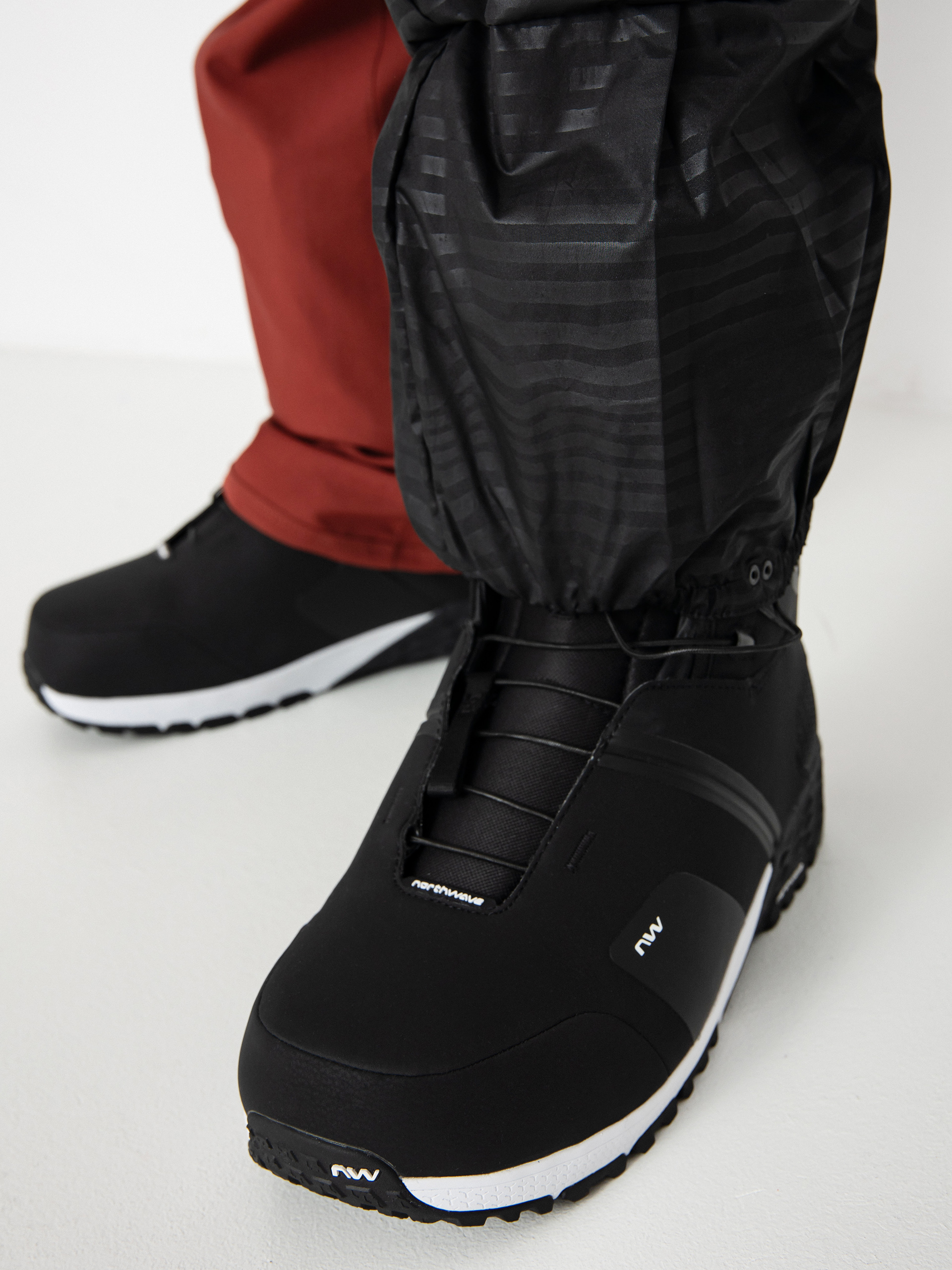 Mens Volcom Snowboard pants Freakin Snow Chino (redwood)