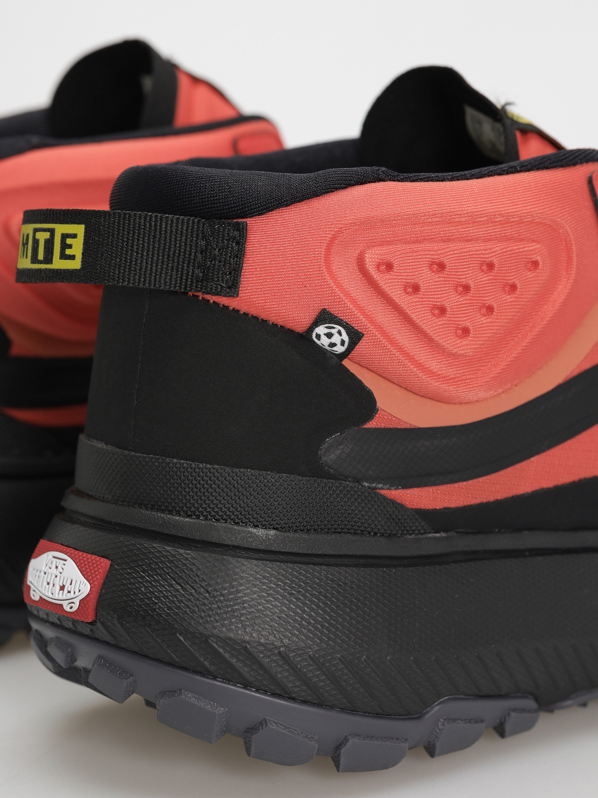 Vans Crosspath Mid MTE Shoes (orange/black)