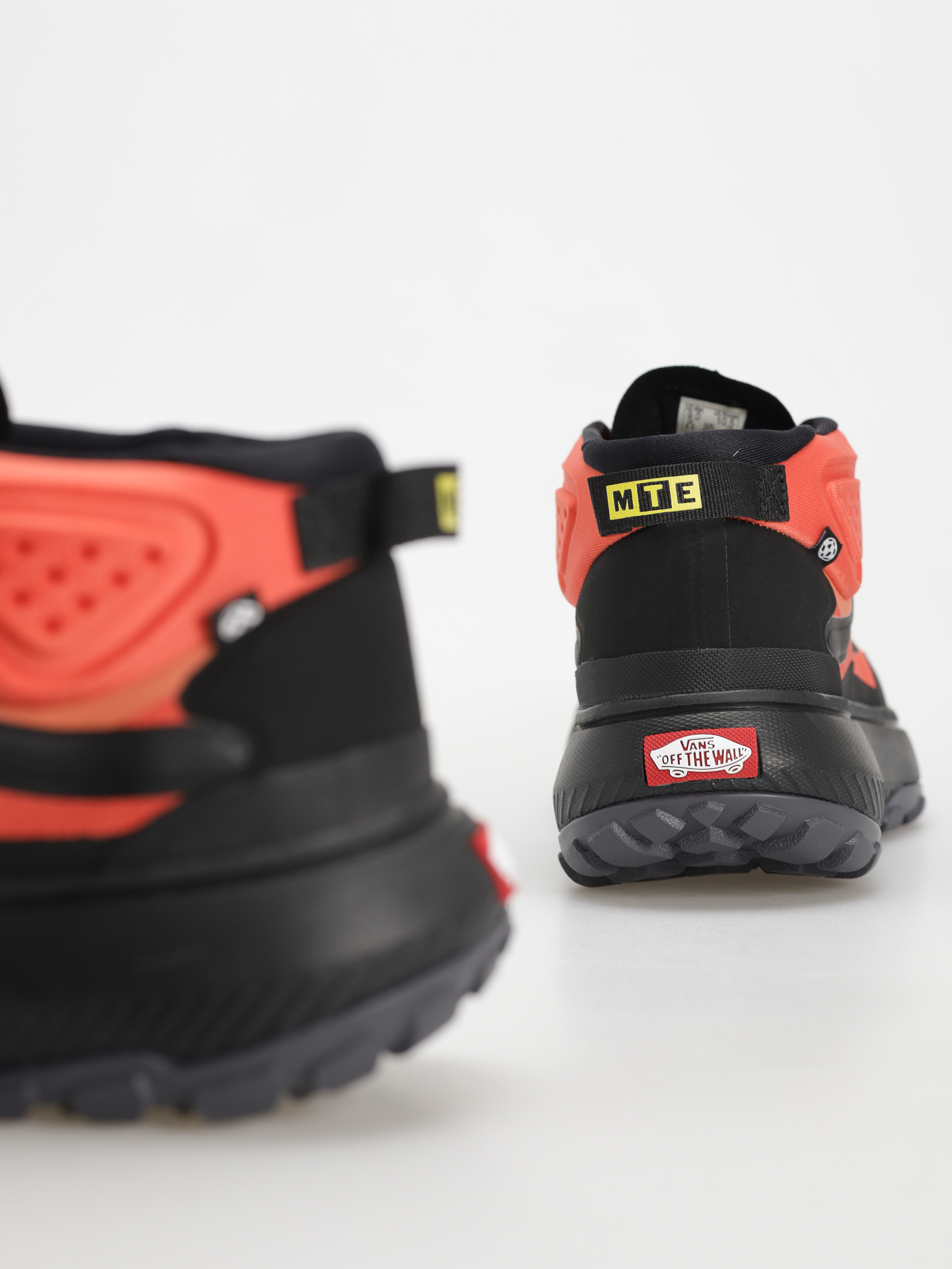 Vans Crosspath Mid MTE Shoes (orange/black)