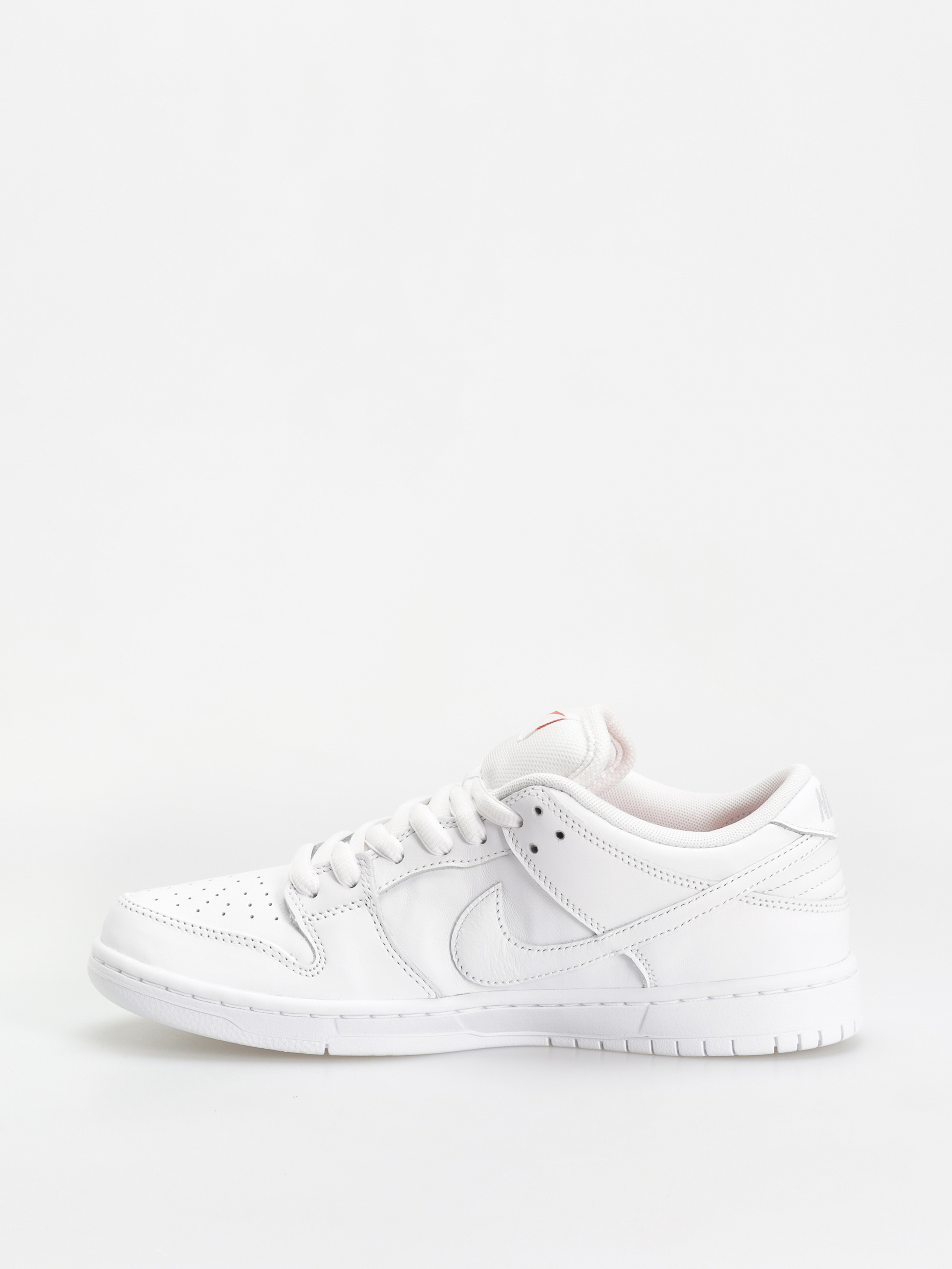 white plain nike shoes