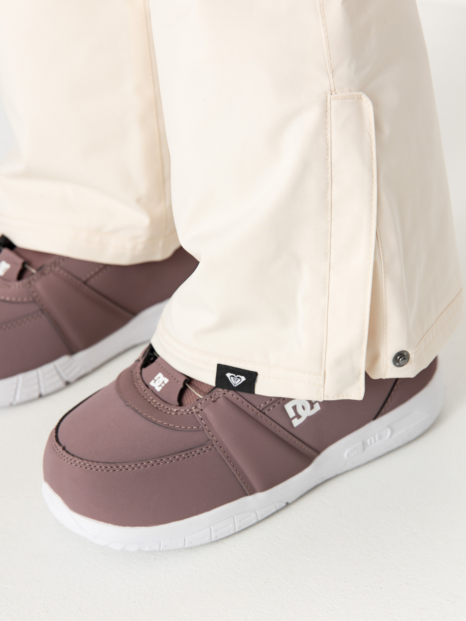 Womens Roxy Backyard Snowboard pants (buttercream)