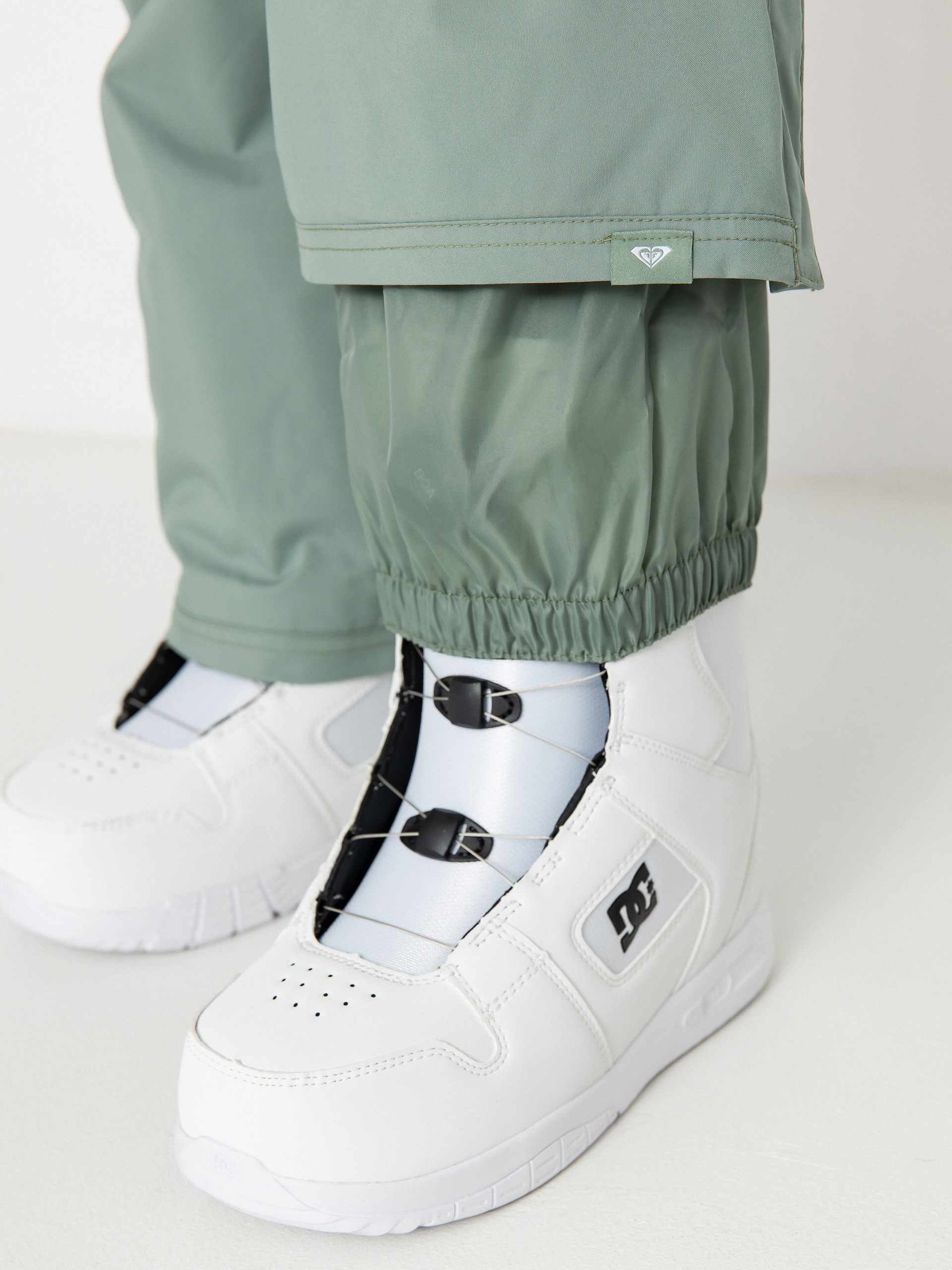 Womens Roxy Backyard Snowboard pants (lily pad)